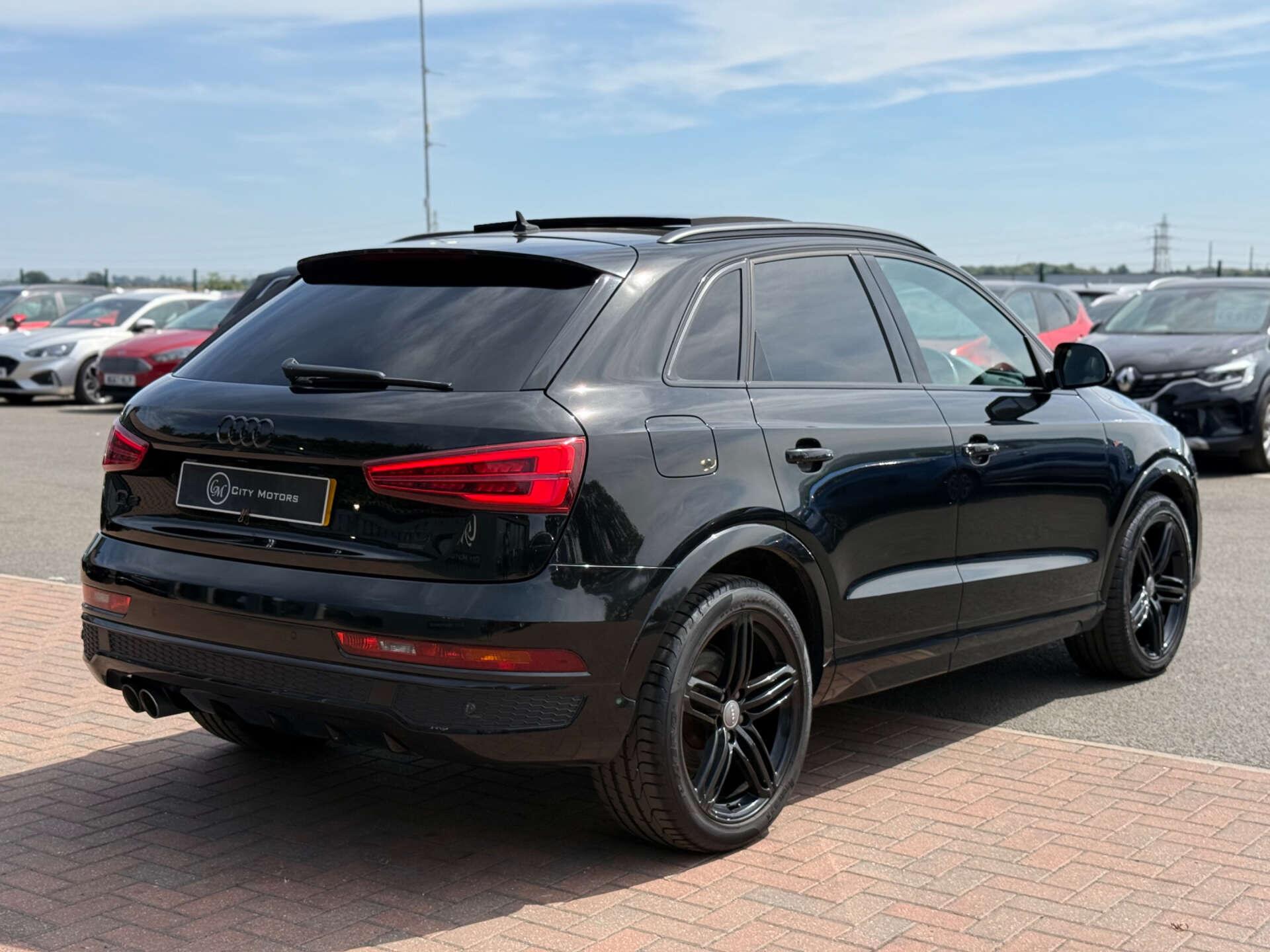 Audi Q3 view 18