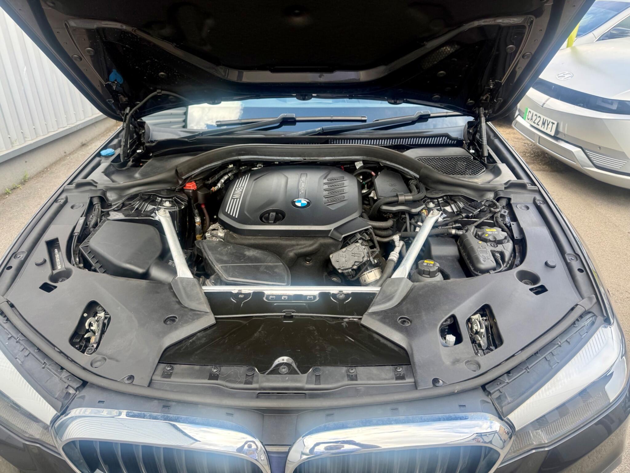 BMW 5 Series view 17