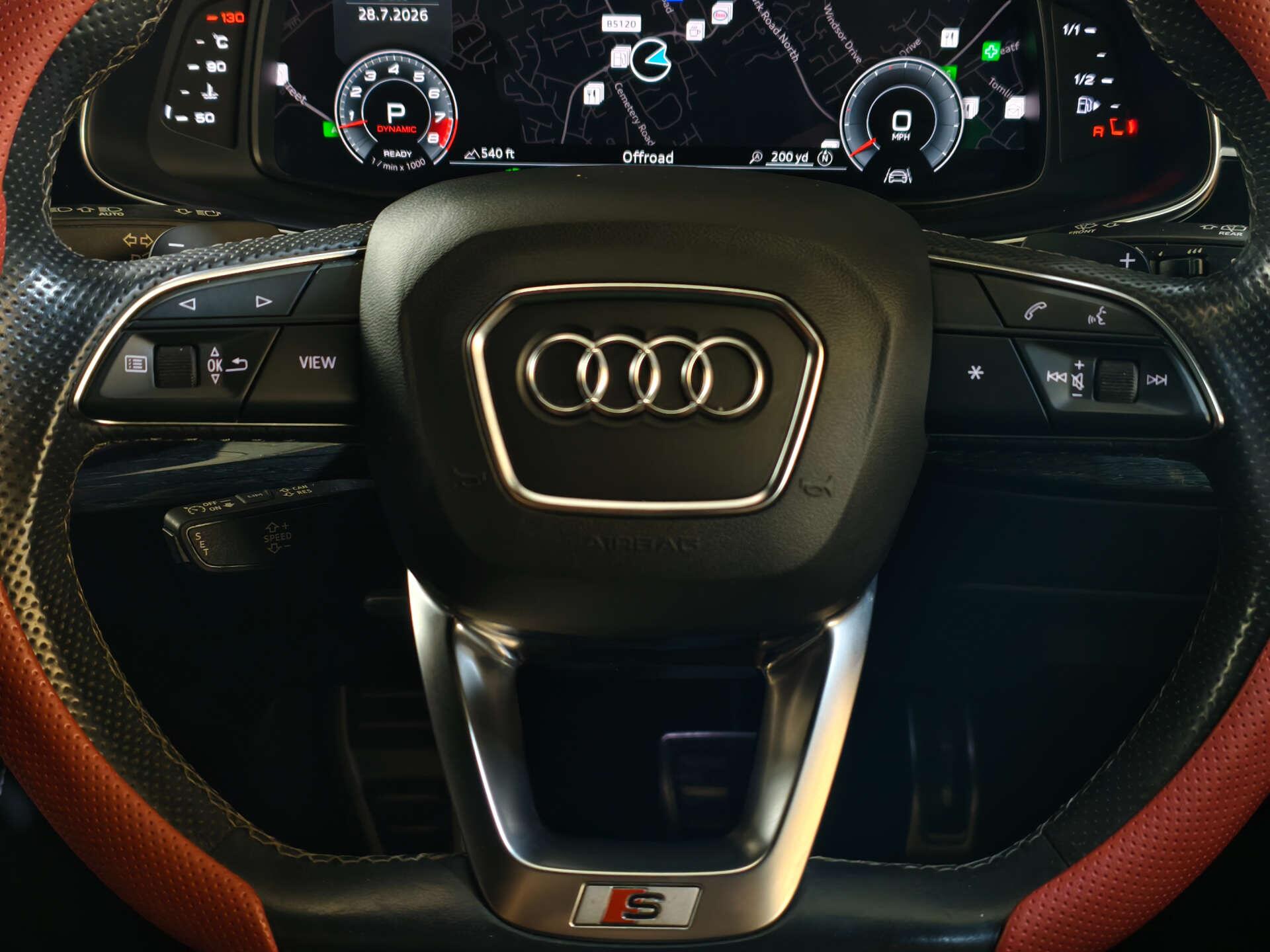 Audi SQ8 view 28