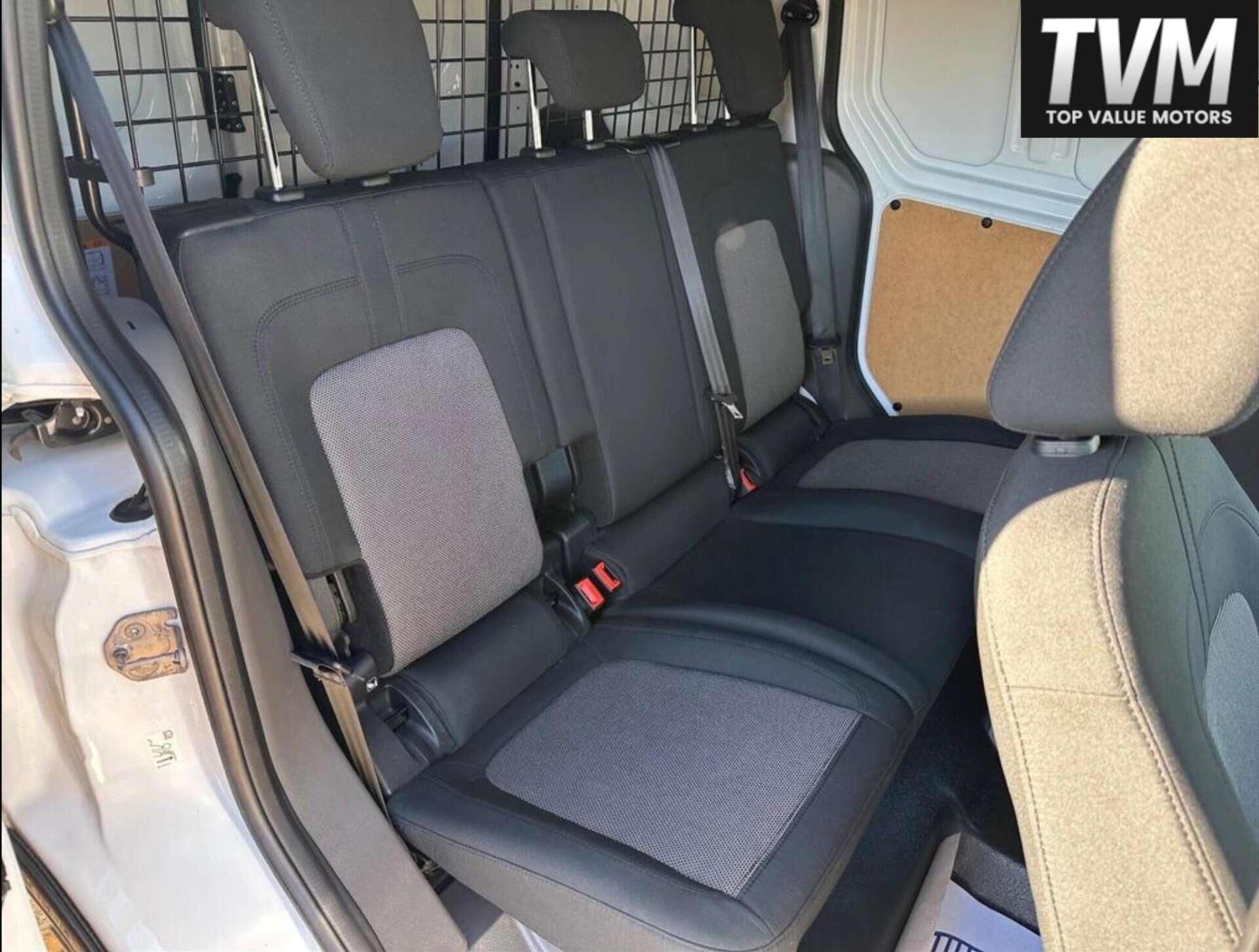 Ford Transit Connect view 15
