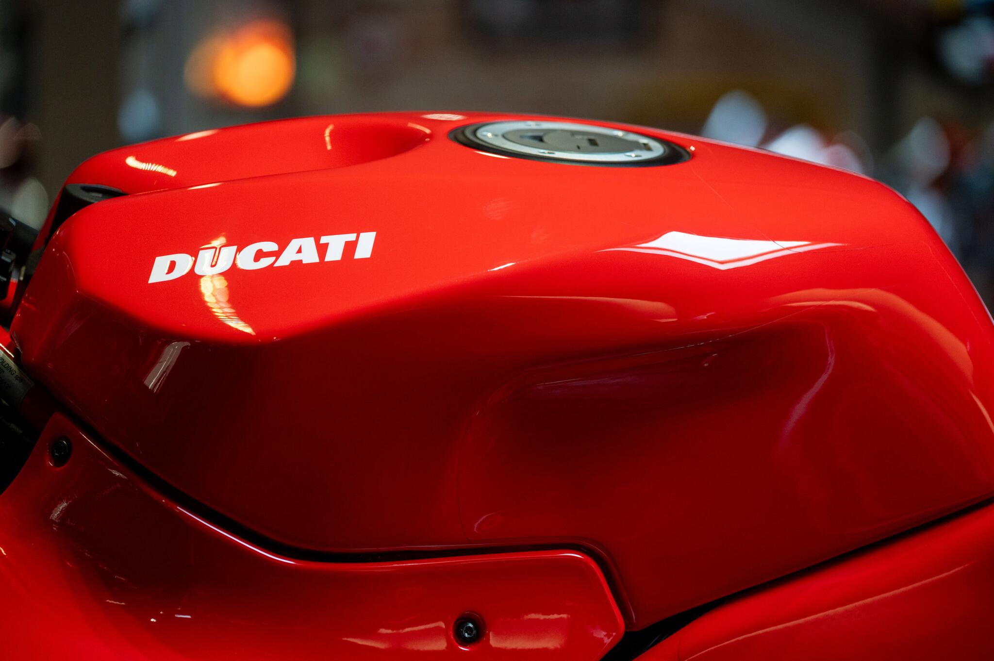 Ducati Desmosedici RR view 19
