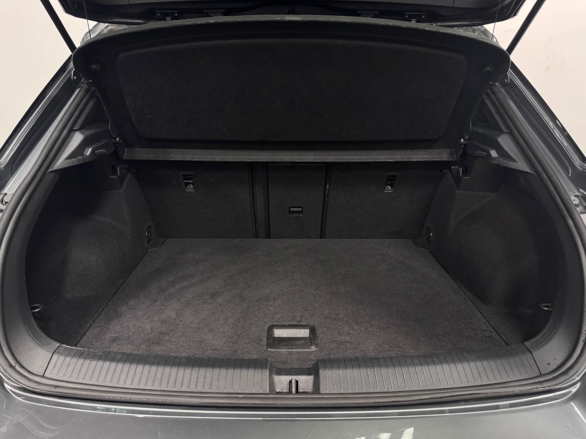 Volkswagen T-Roc view 7