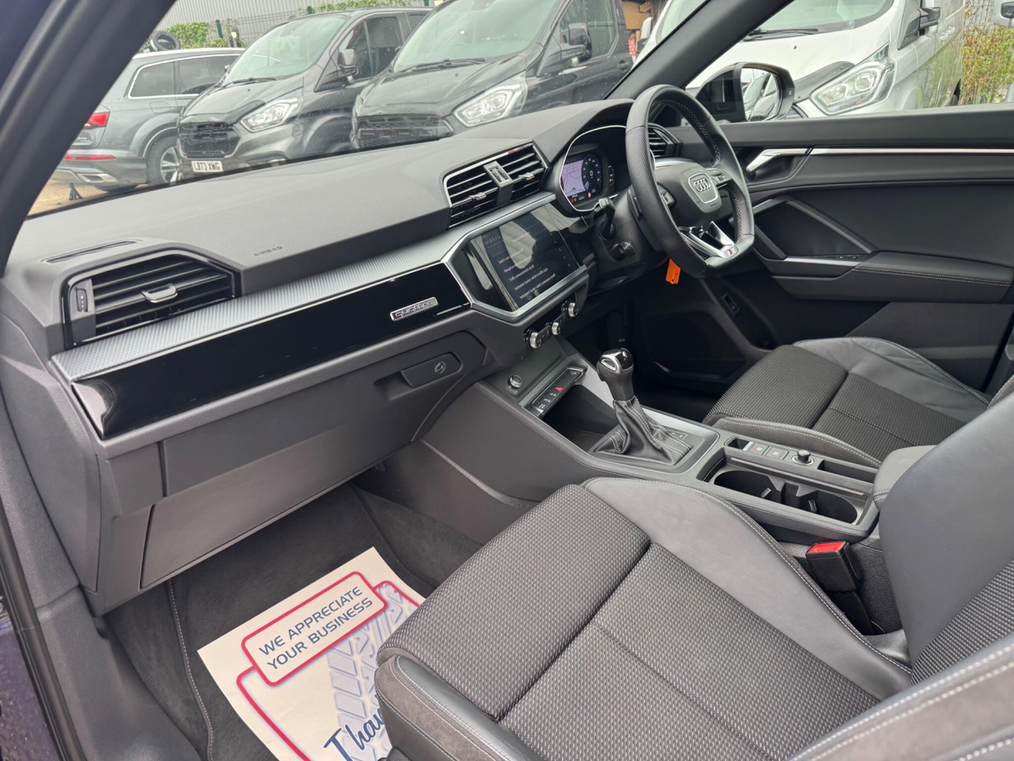 Audi Q3 view 15