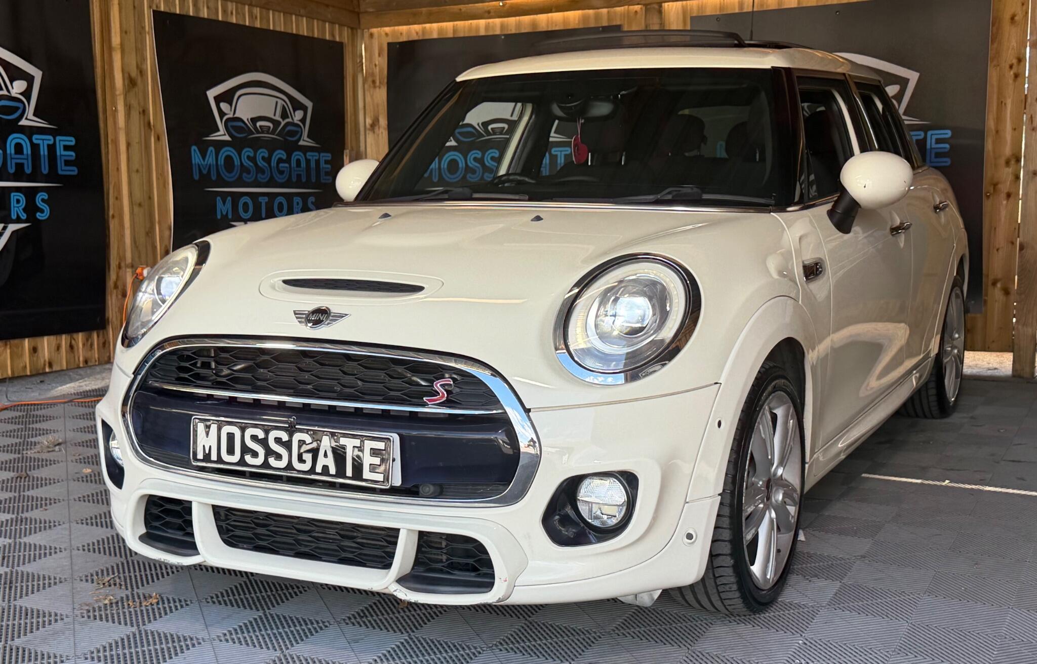 Mini Hatch view 7
