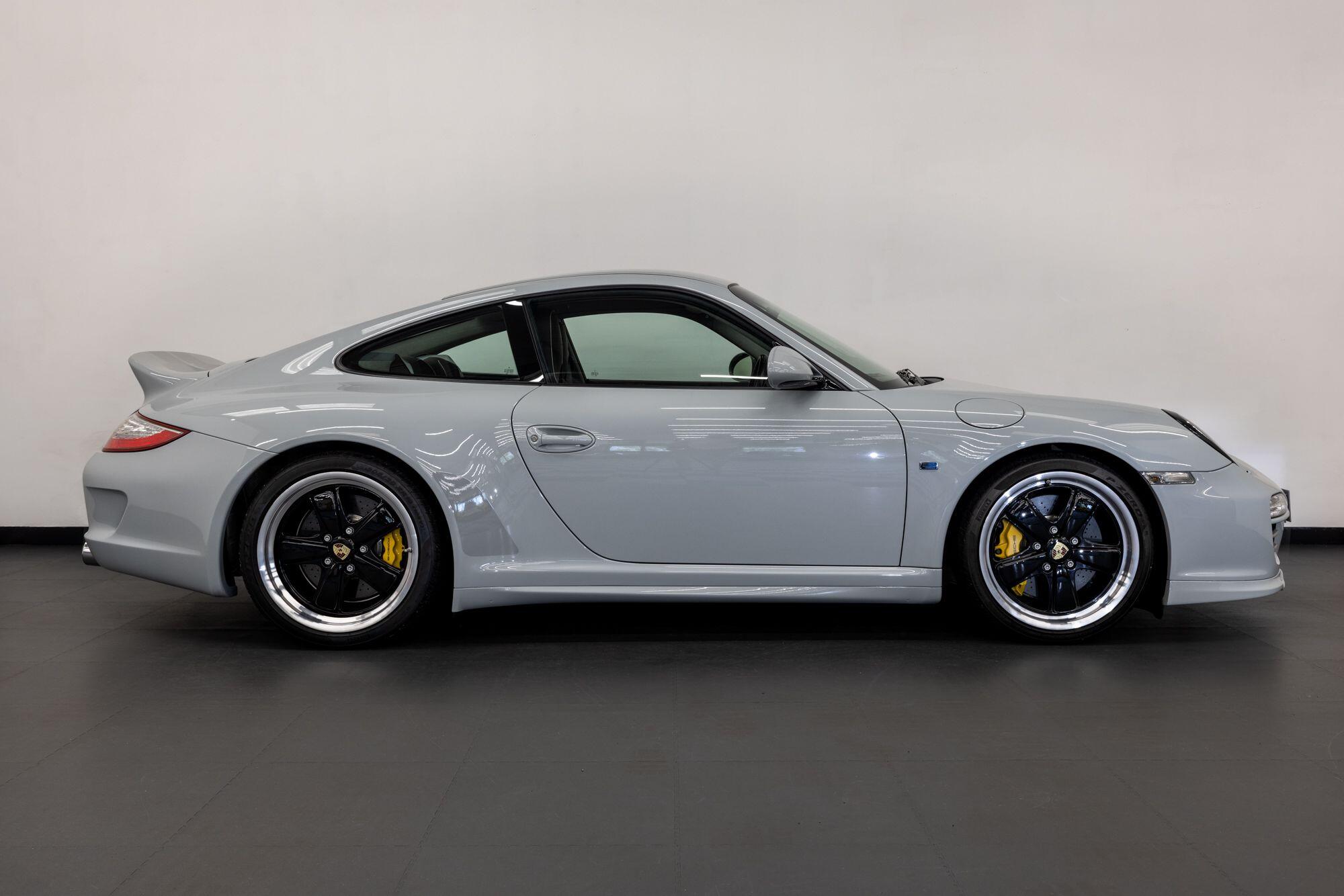 Porsche 911 view 10