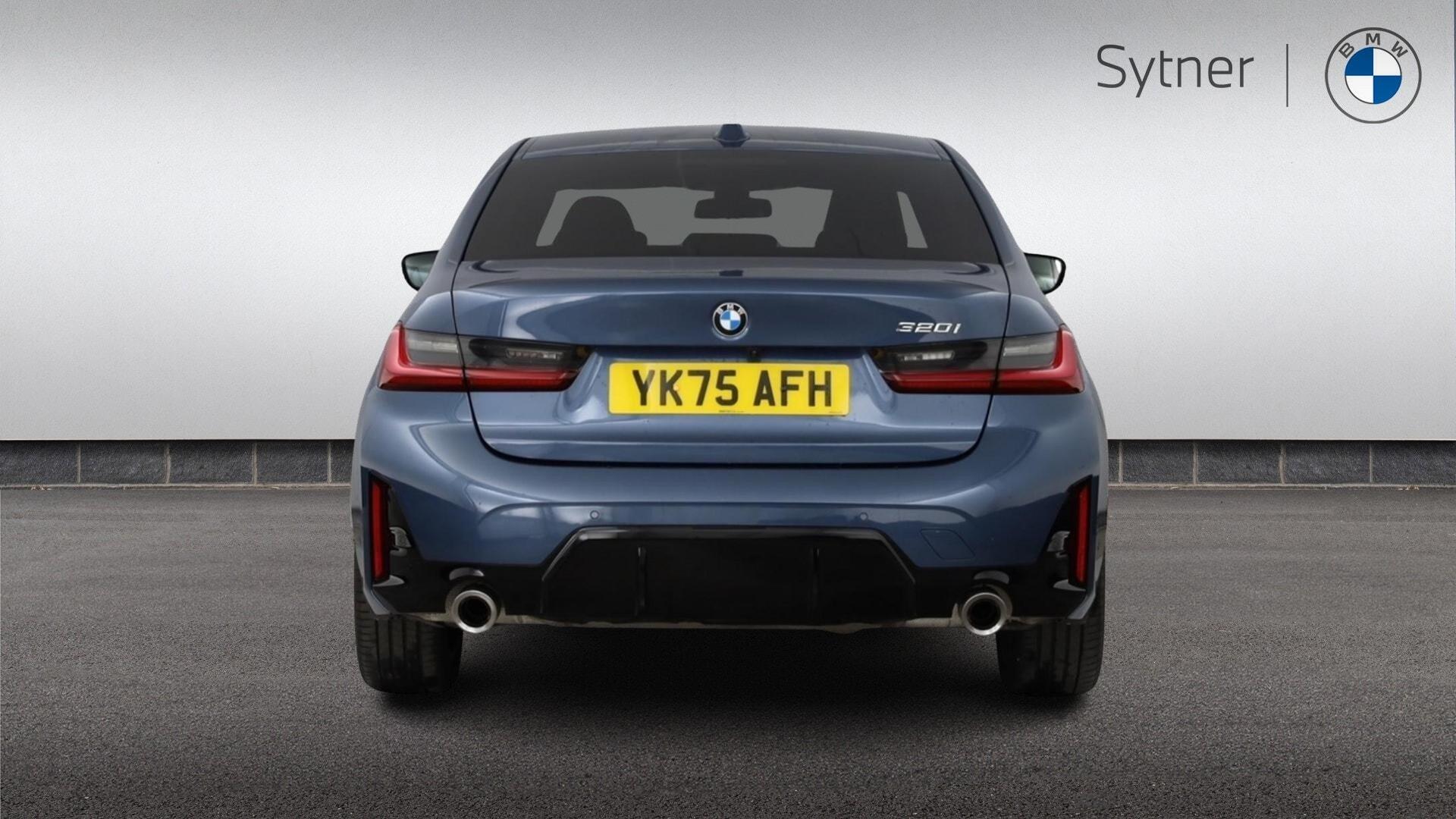 BMW 3 Series view 15