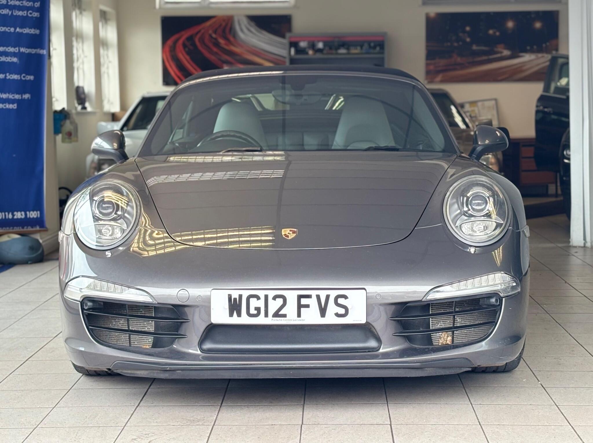 Porsche 911 view 8