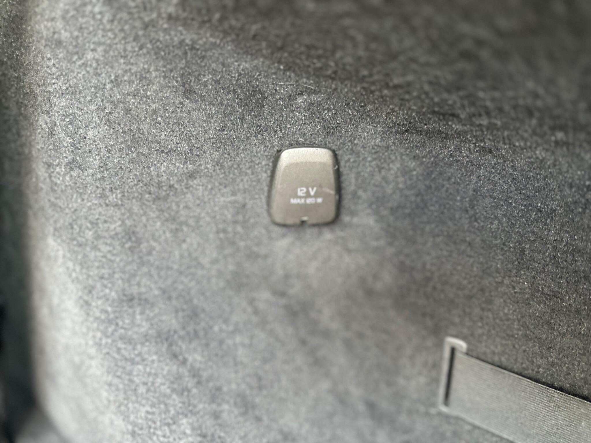 Volvo XC90 view 18