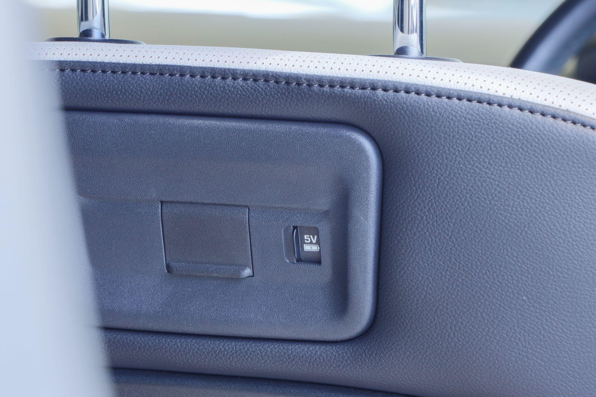 Land Rover Discovery view 18
