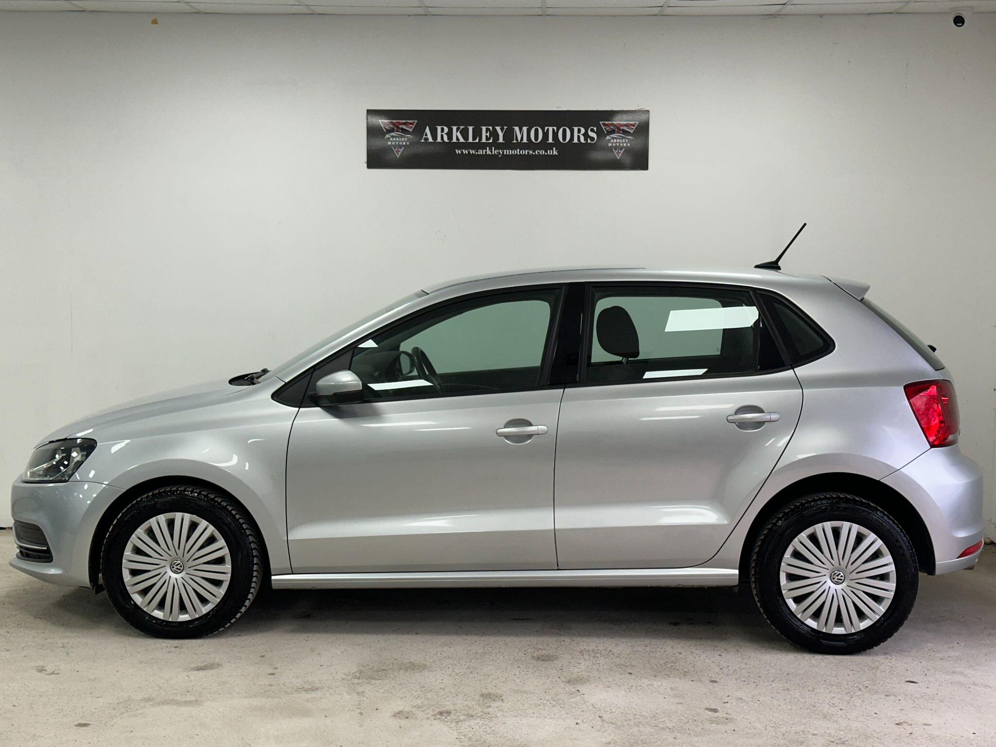 2015 Volkswagen Polo 1.2 TSI BlueMotion Tech SE DSG Euro 6 (s/s) 5dr • 28,375 miles image 9