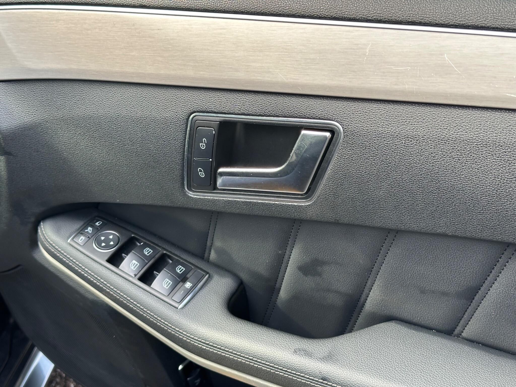 Mercedes-Benz E-Class view 24