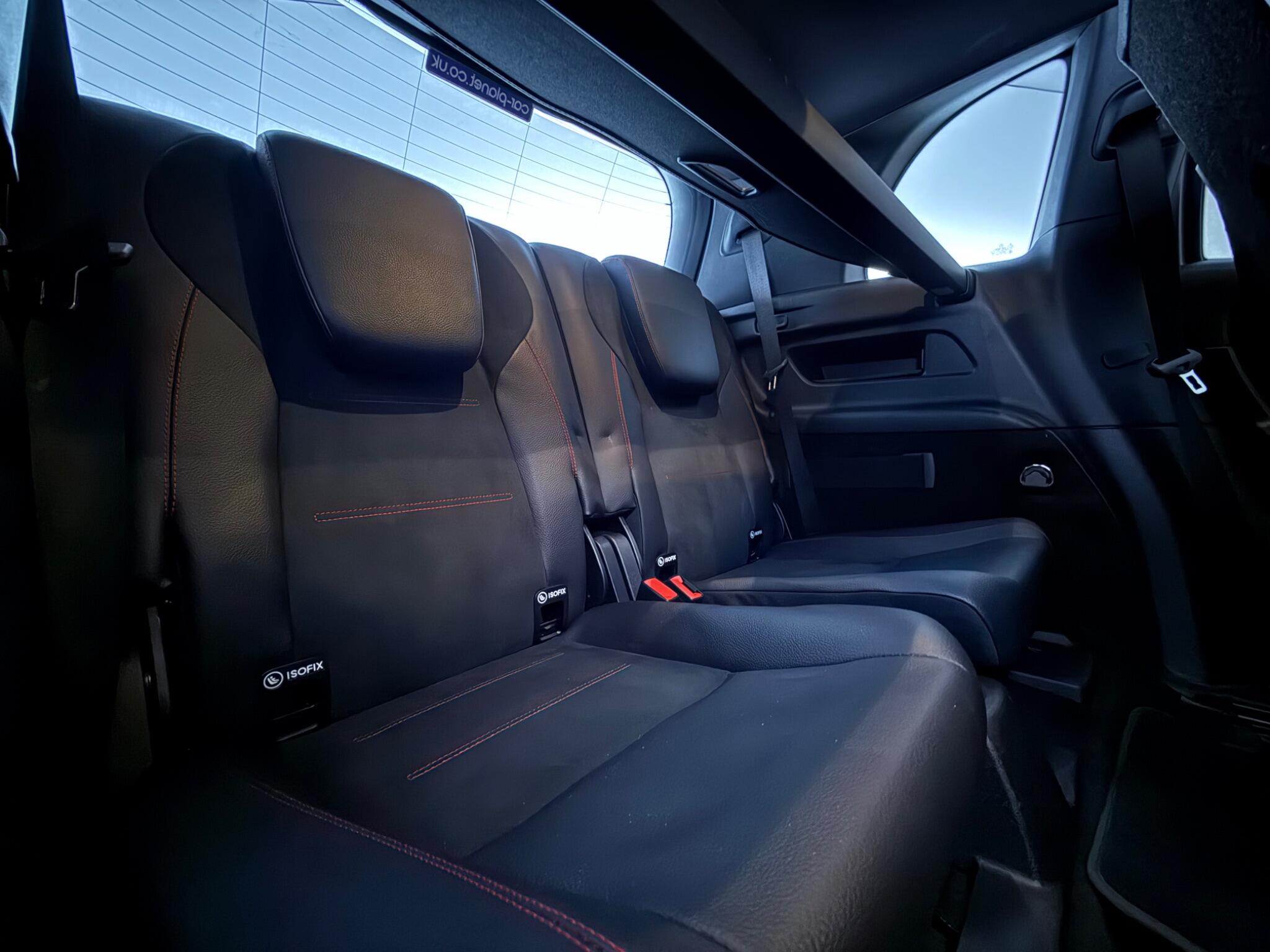 Mercedes-Benz GLB view 40