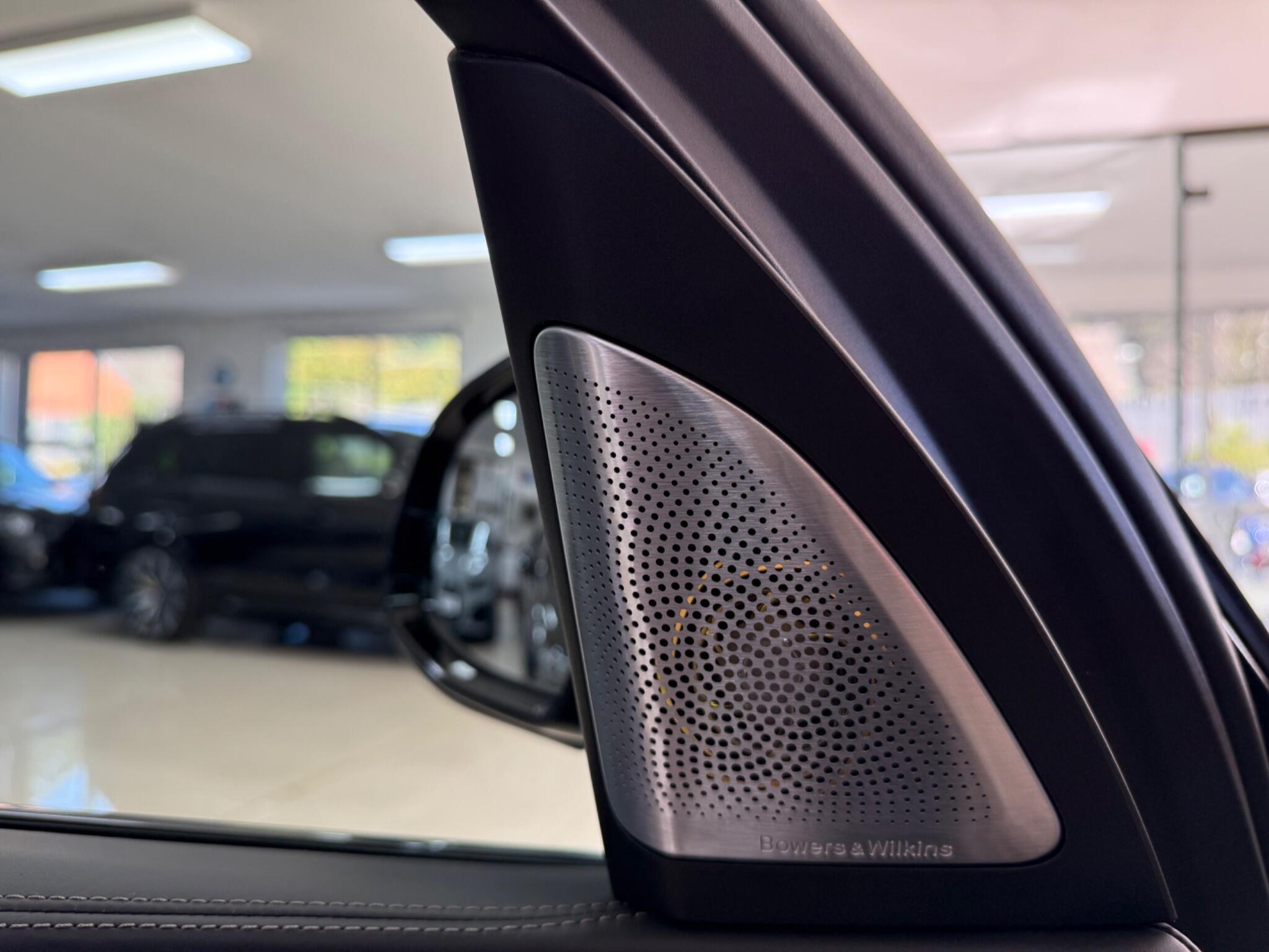 BMW X7 view 4