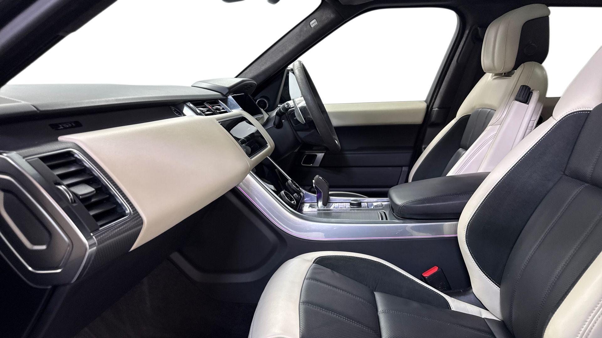 Land Rover Range Rover Sport view 3