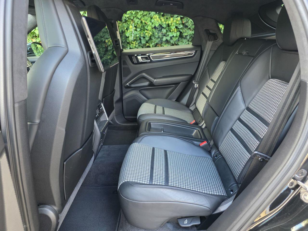 Porsche Cayenne view 42