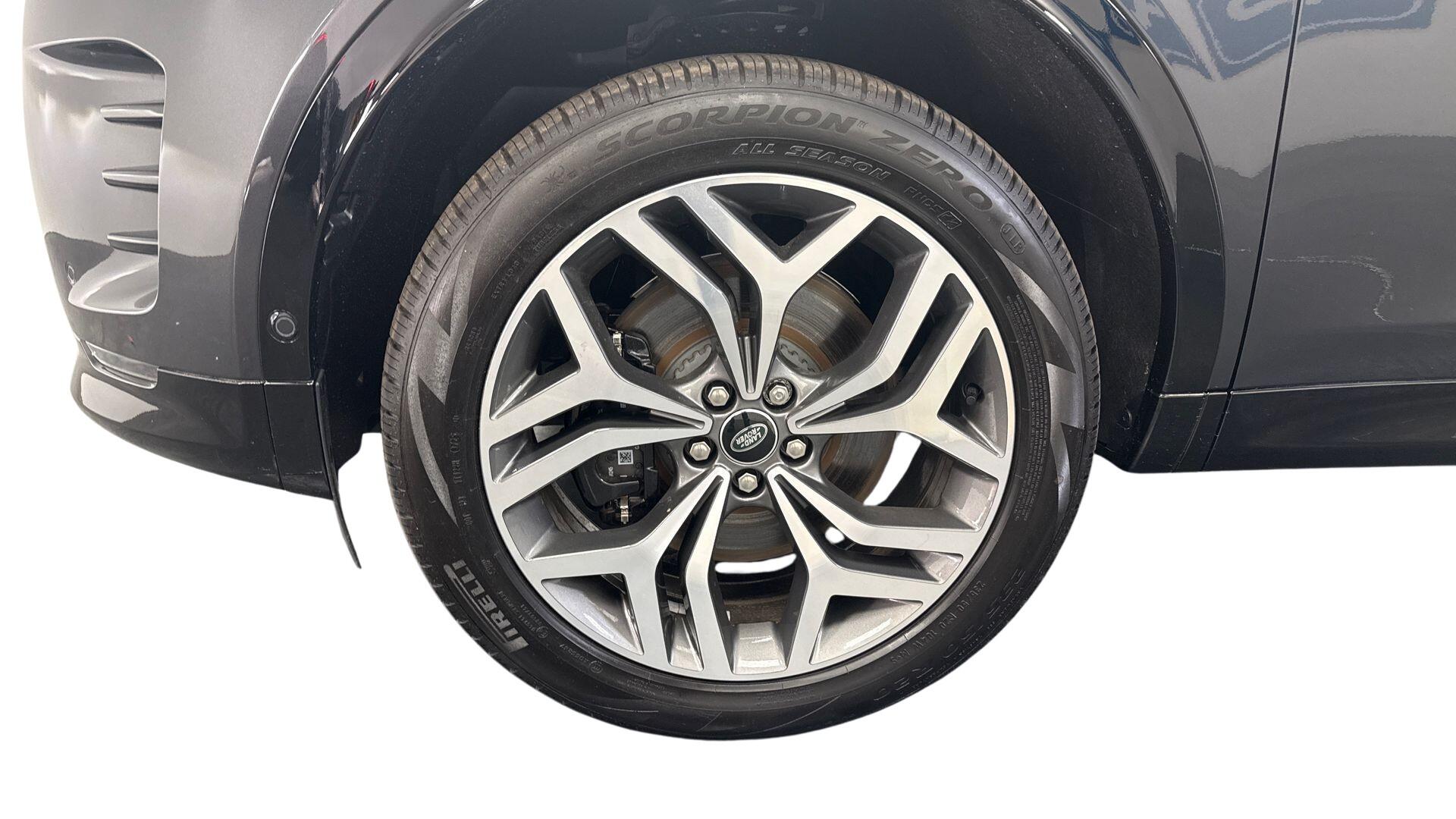 Land Rover Discovery Sport view 8