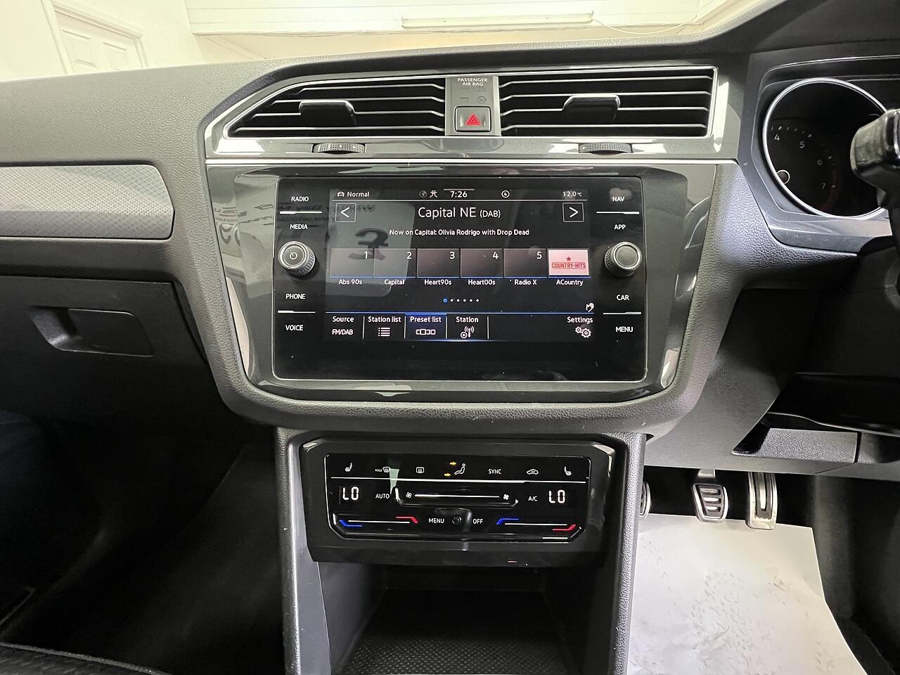 Volkswagen Tiguan view 12