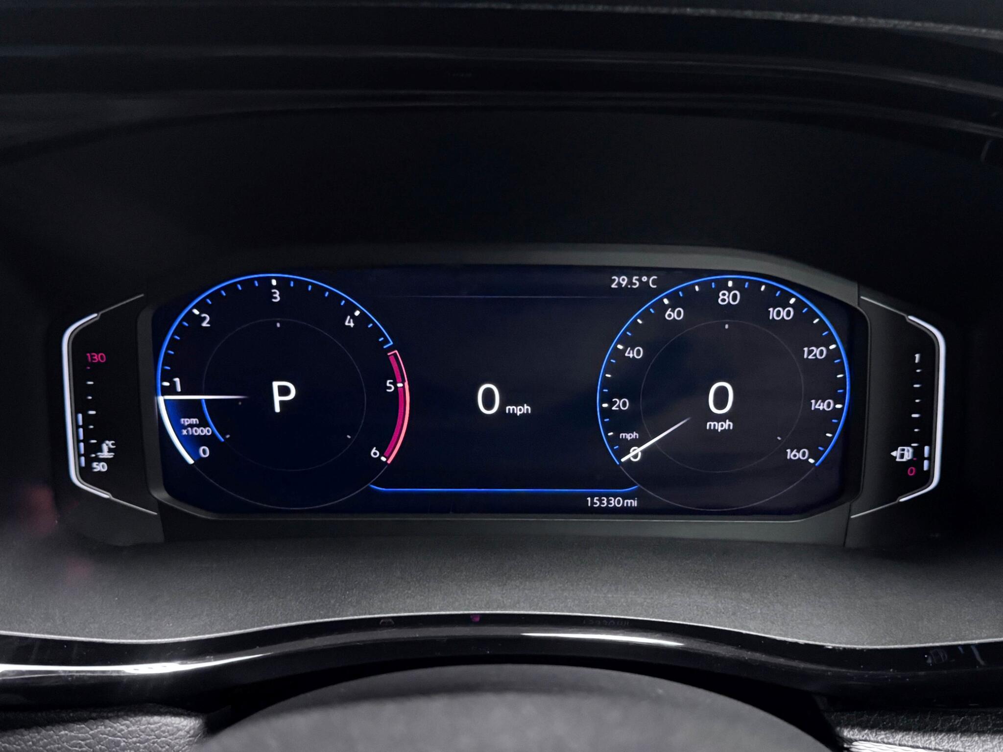 Volkswagen Caravelle view 13