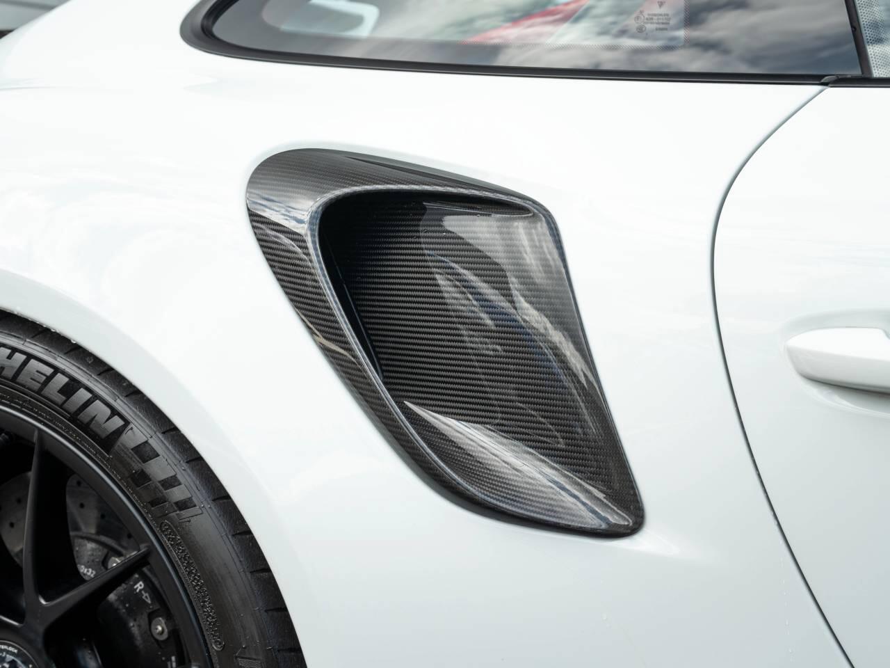 Porsche 911 view 18