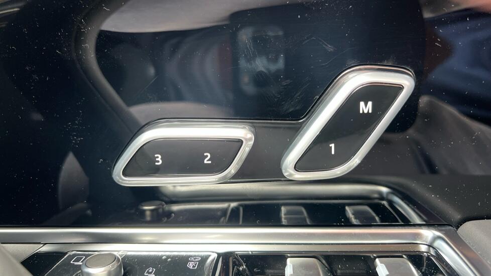 Land Rover Range Rover view 22