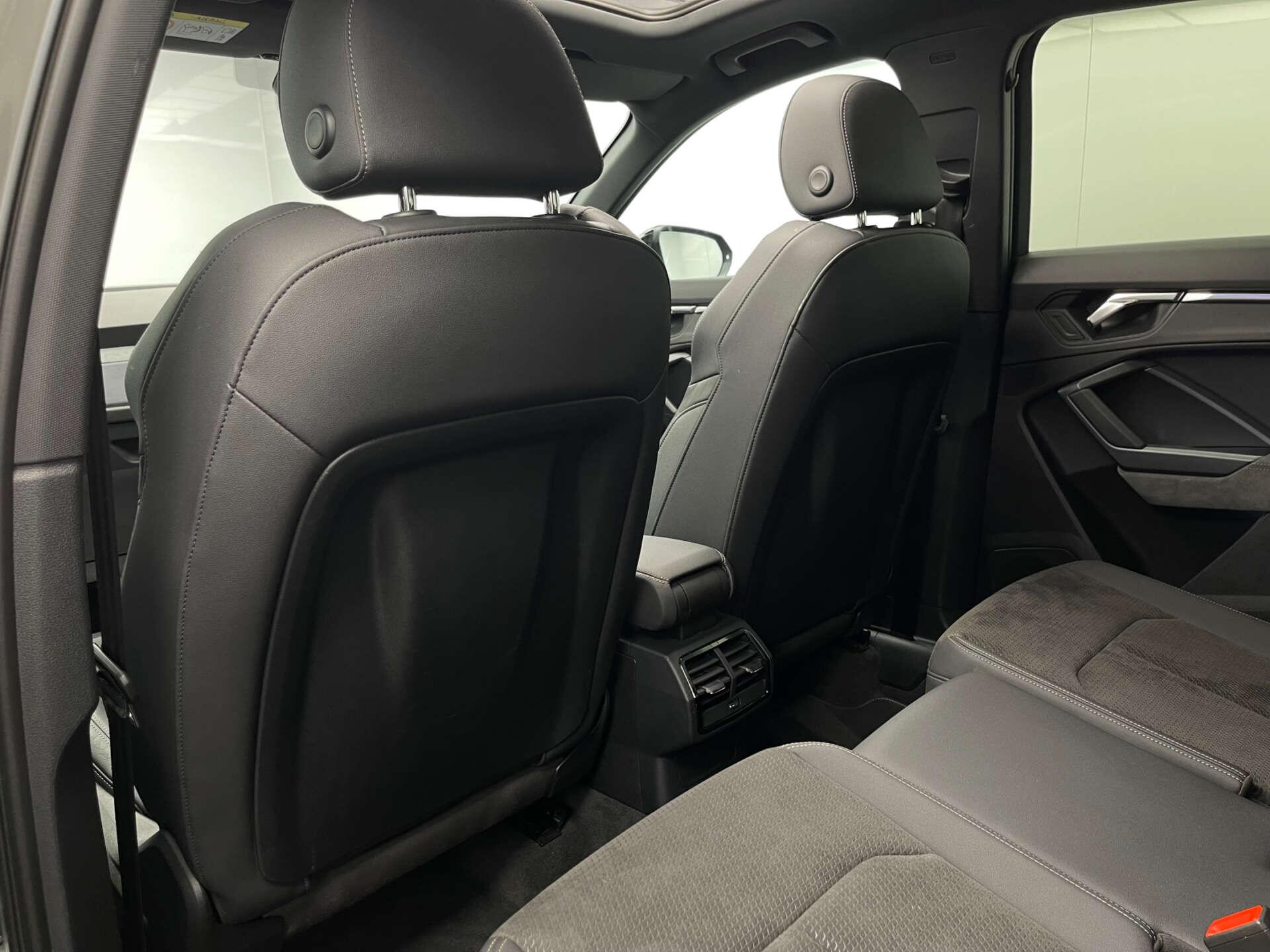 Audi Q3 view 44