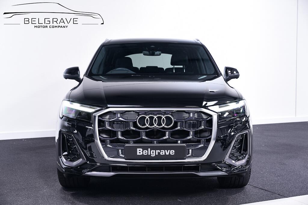 Audi Q7 view 6