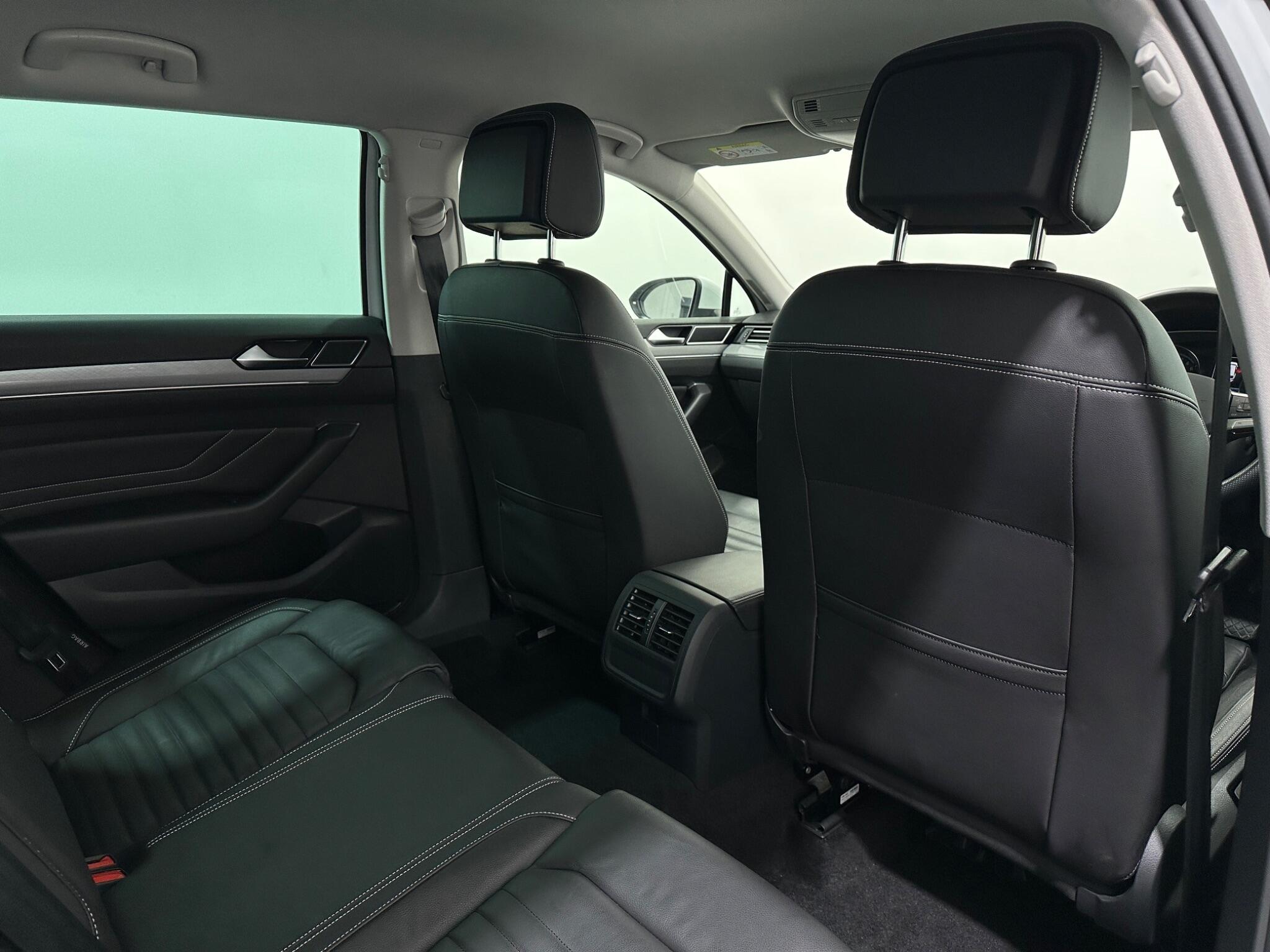 Volkswagen Passat view 41