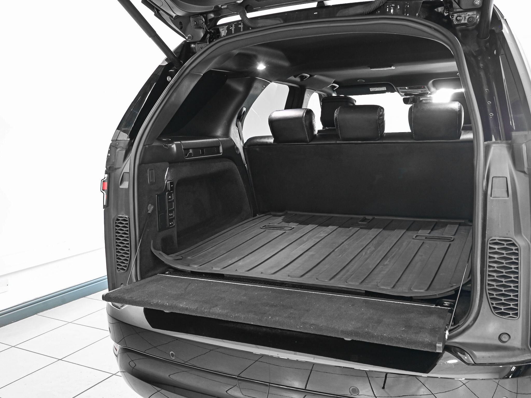 Land Rover Discovery view 26