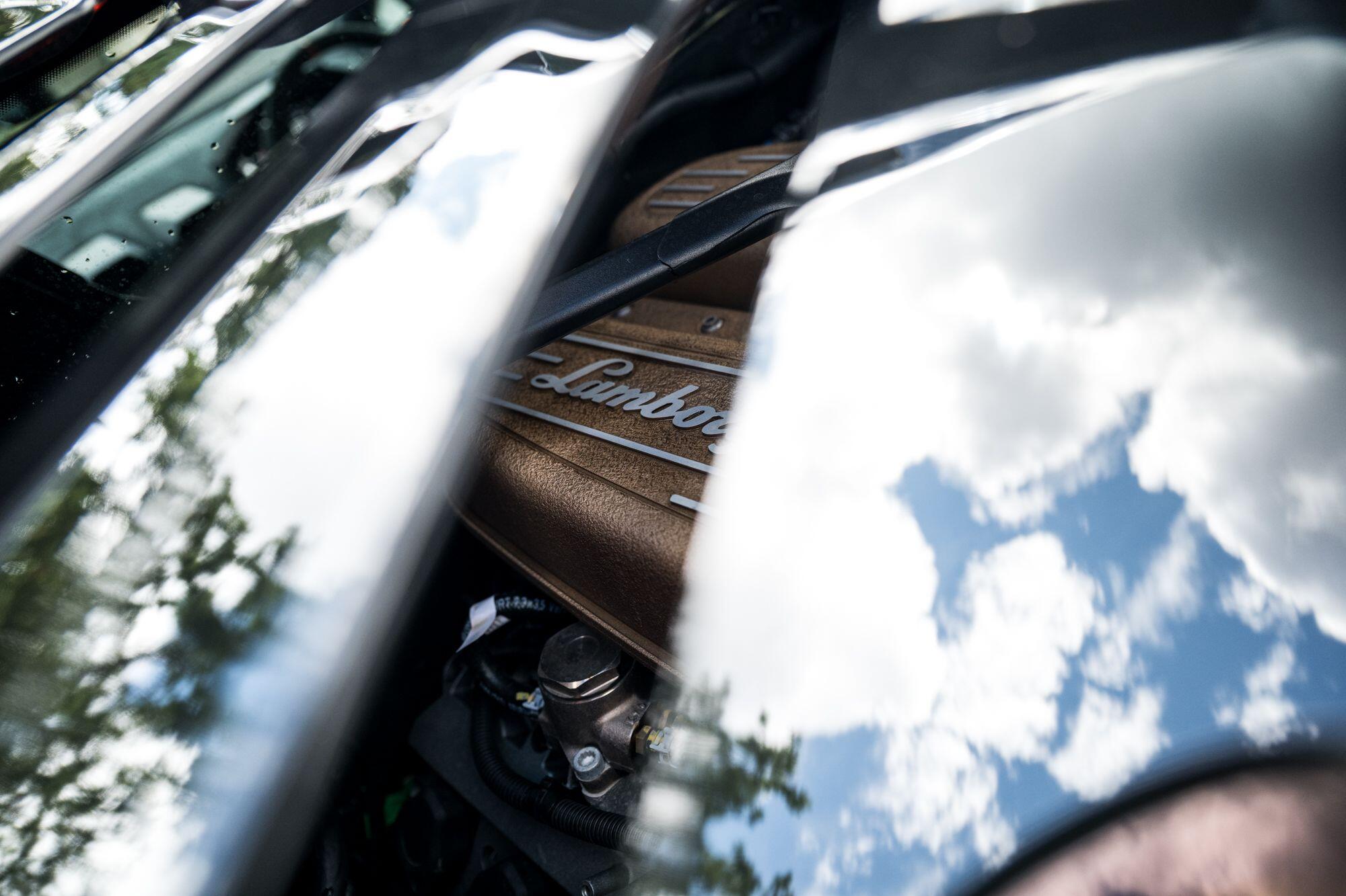 Lamborghini Huracan view 28