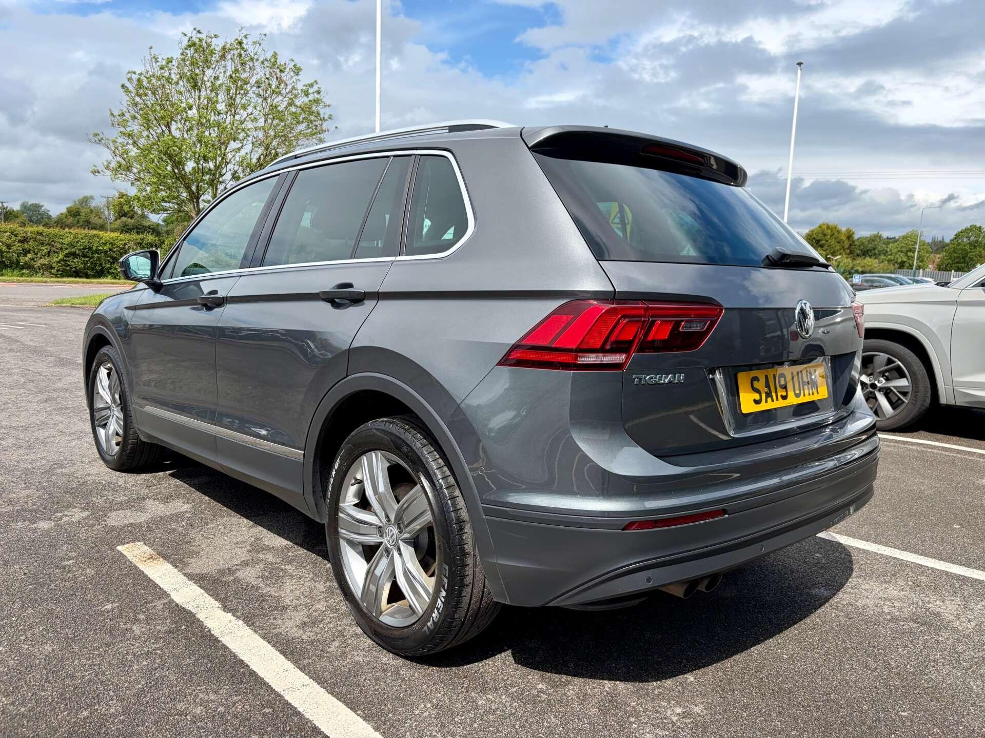 Volkswagen Tiguan view 6