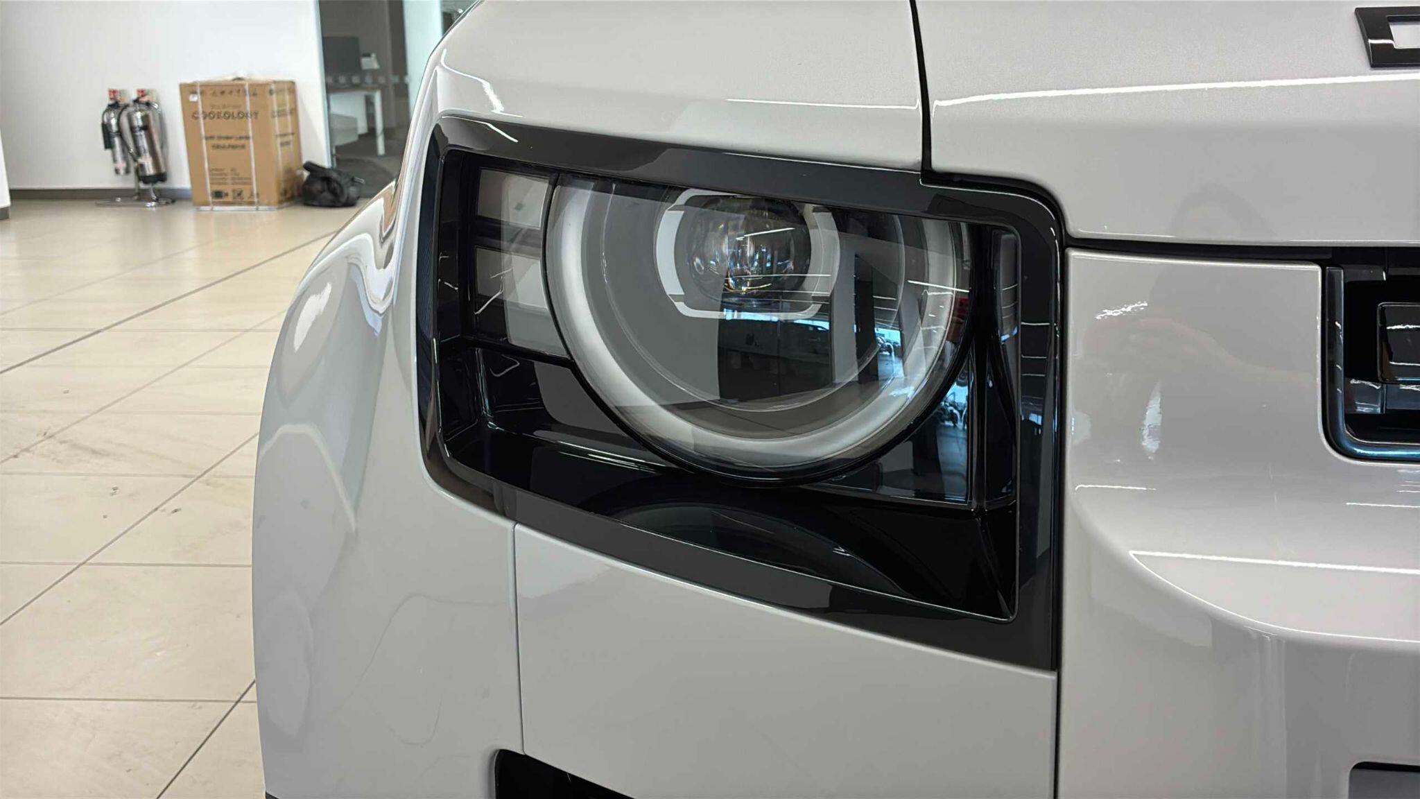 Land Rover Defender view 62