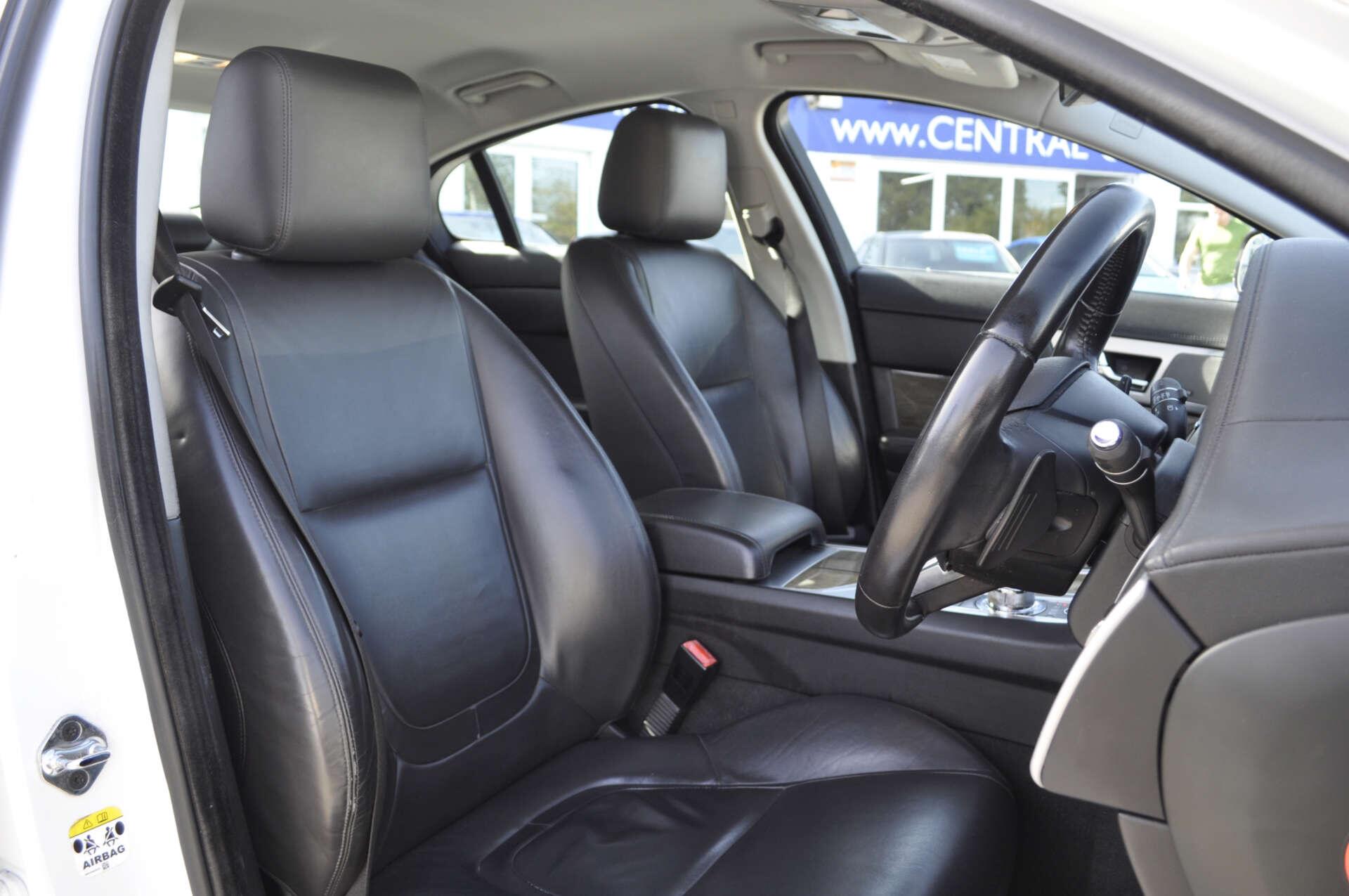 Jaguar XF view 10