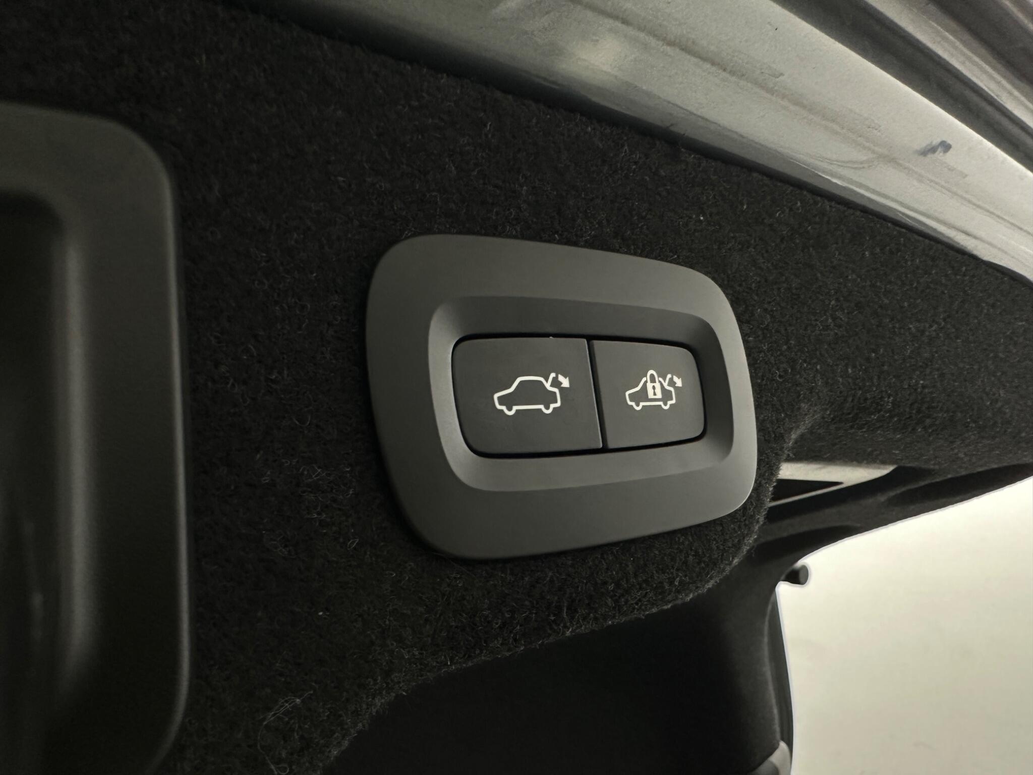Volvo S90 view 48