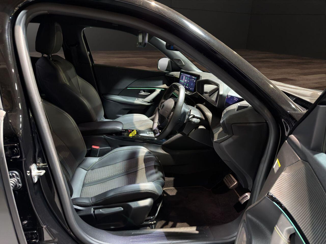 Peugeot 2008 view 11