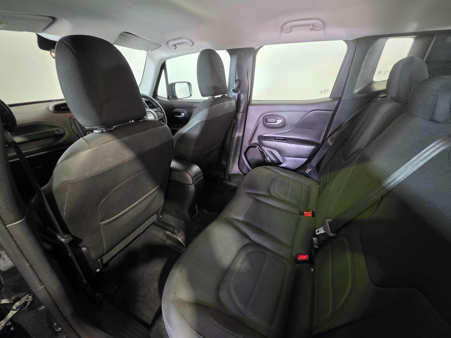 Jeep Renegade view 41