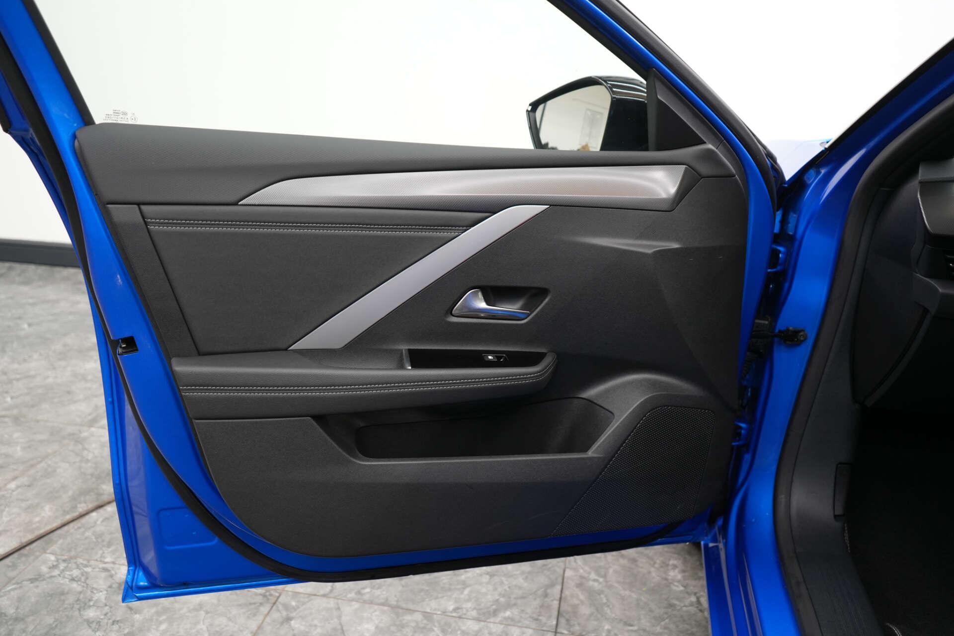 Vauxhall Astra Electric view 17