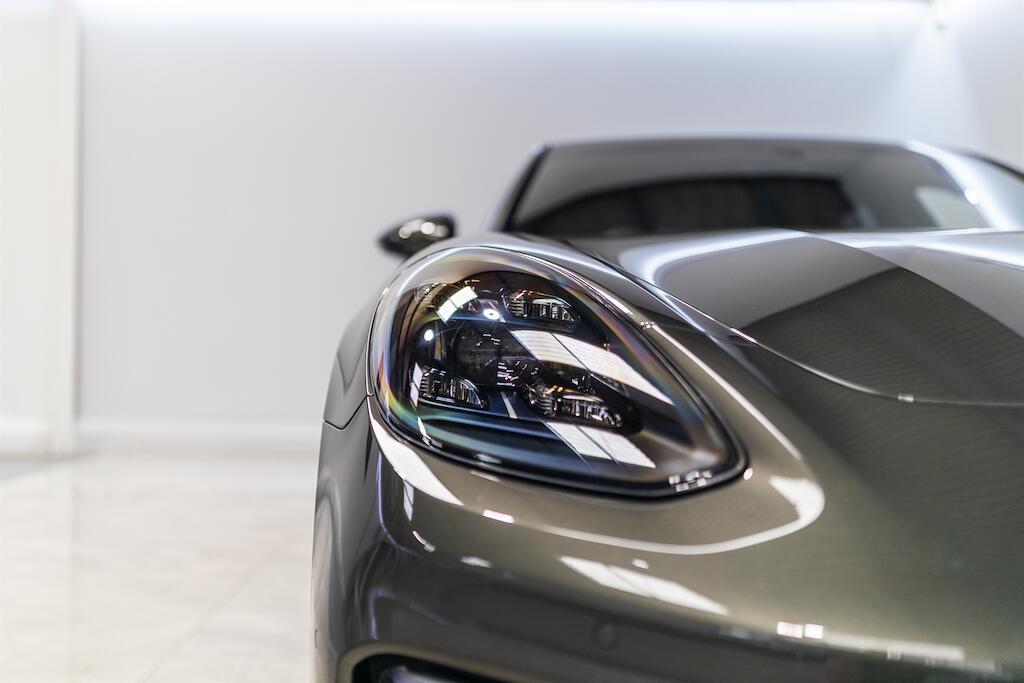 Porsche Panamera view 13