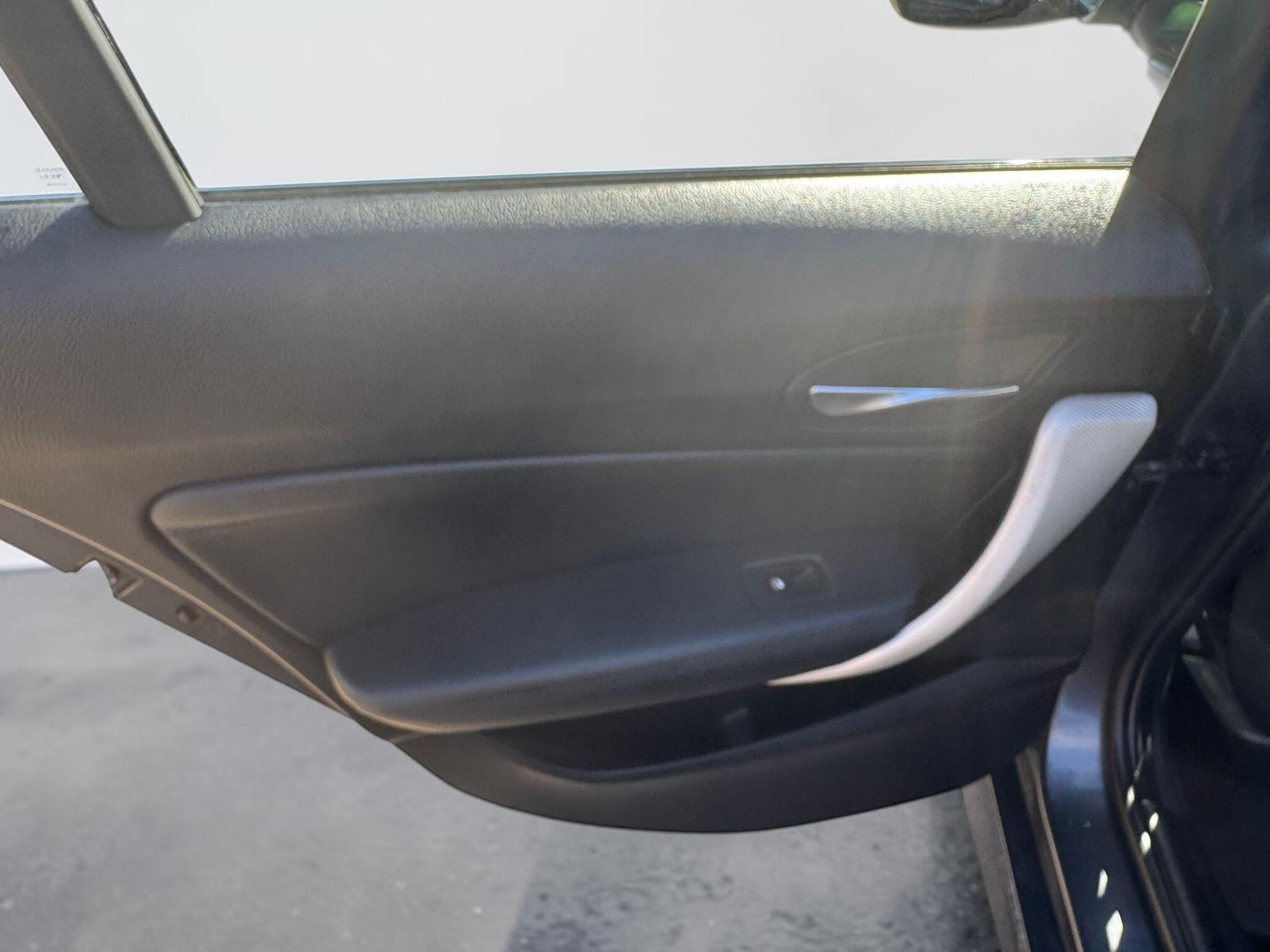 BMW 1 Series view 25