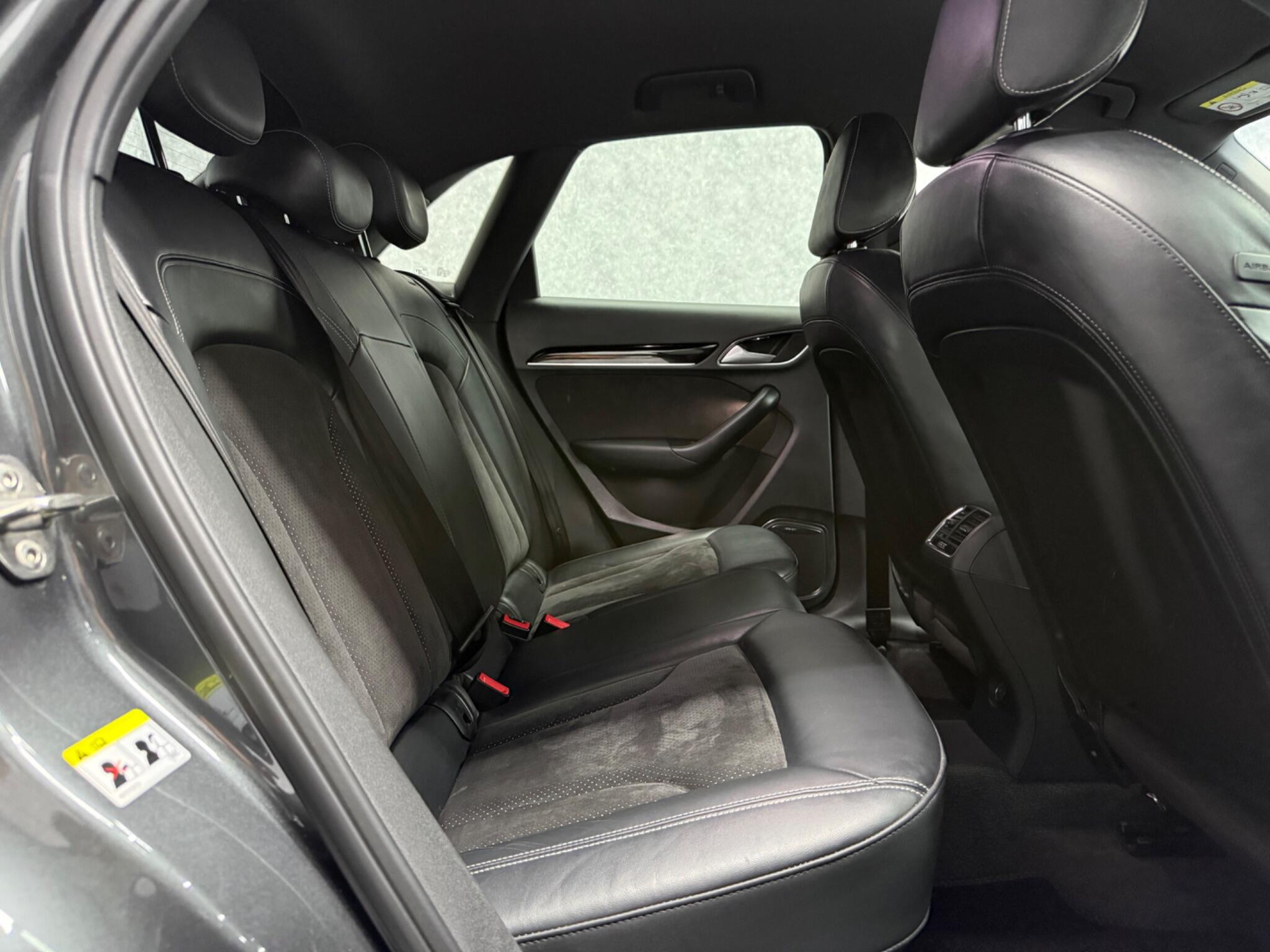 Audi Q3 view 8