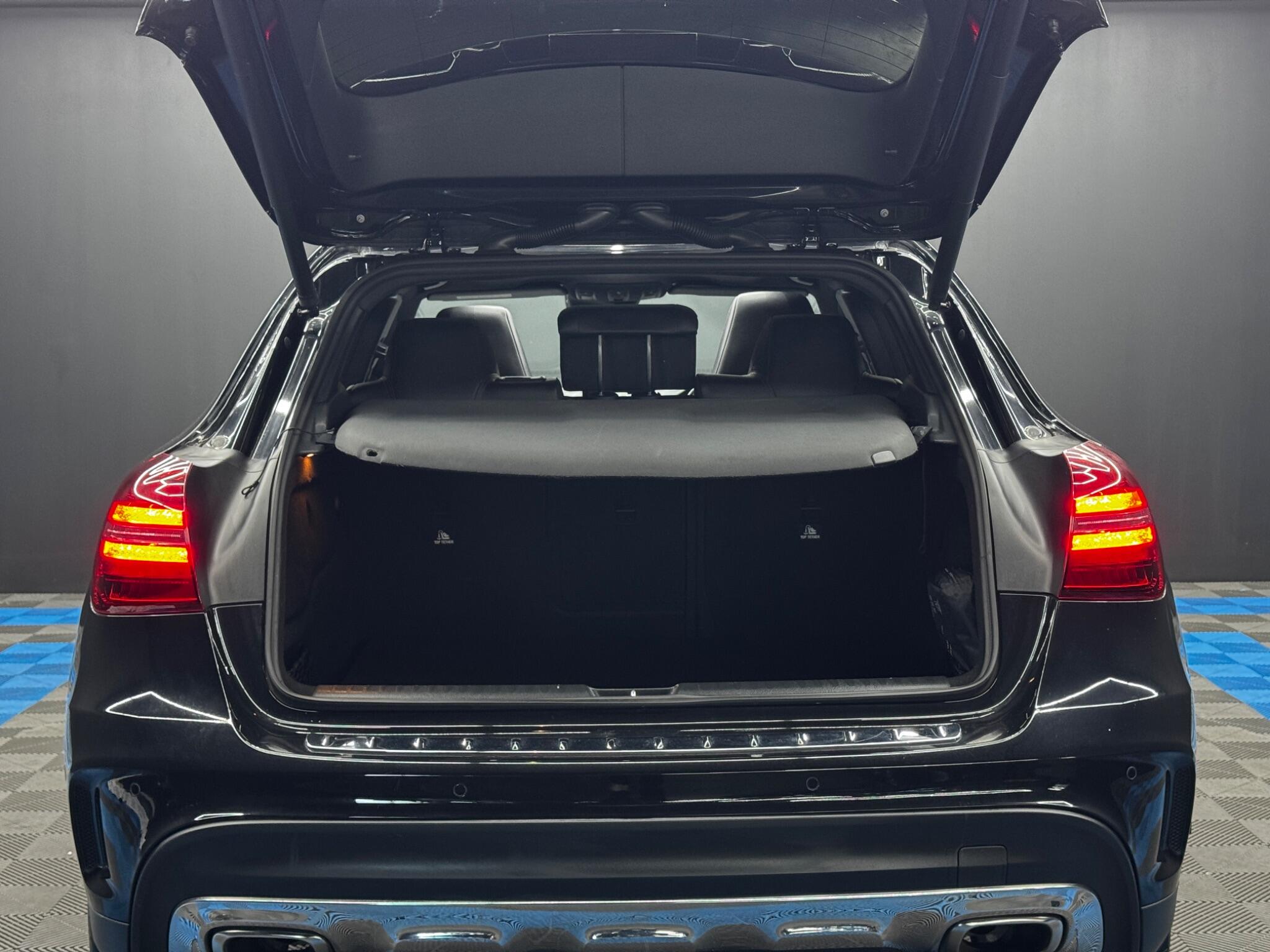 Mercedes-Benz GLA view 36