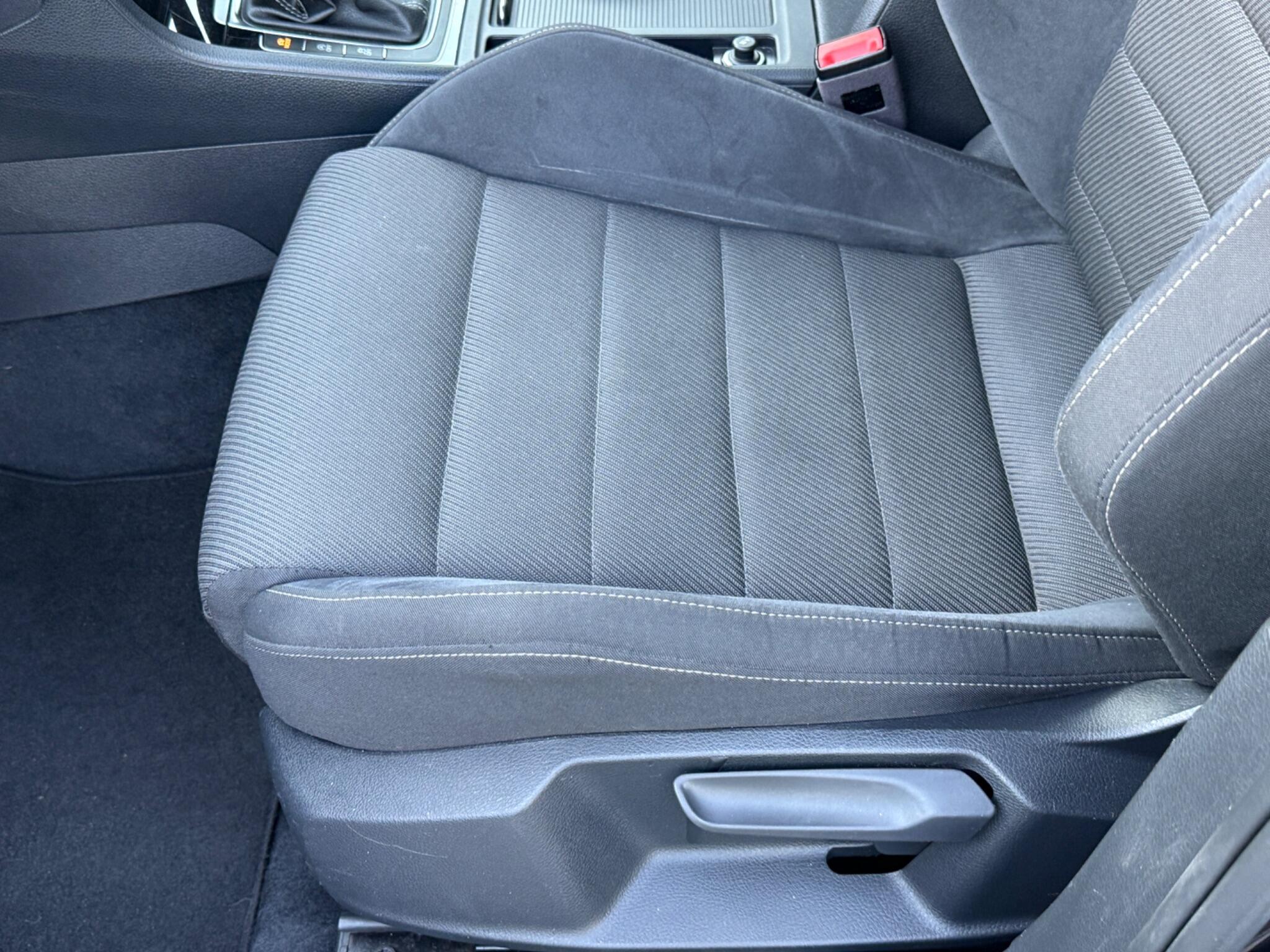 Volkswagen Golf - Image 45