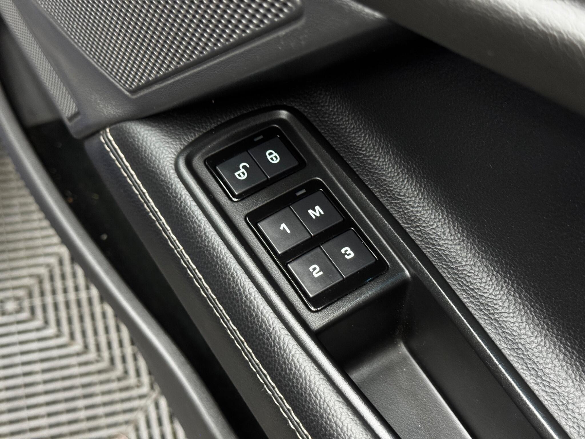 Jaguar XE view 39