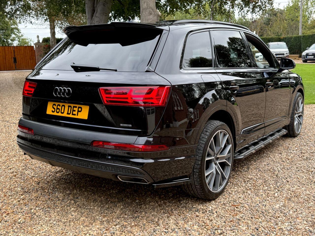 Audi Q7 view 29