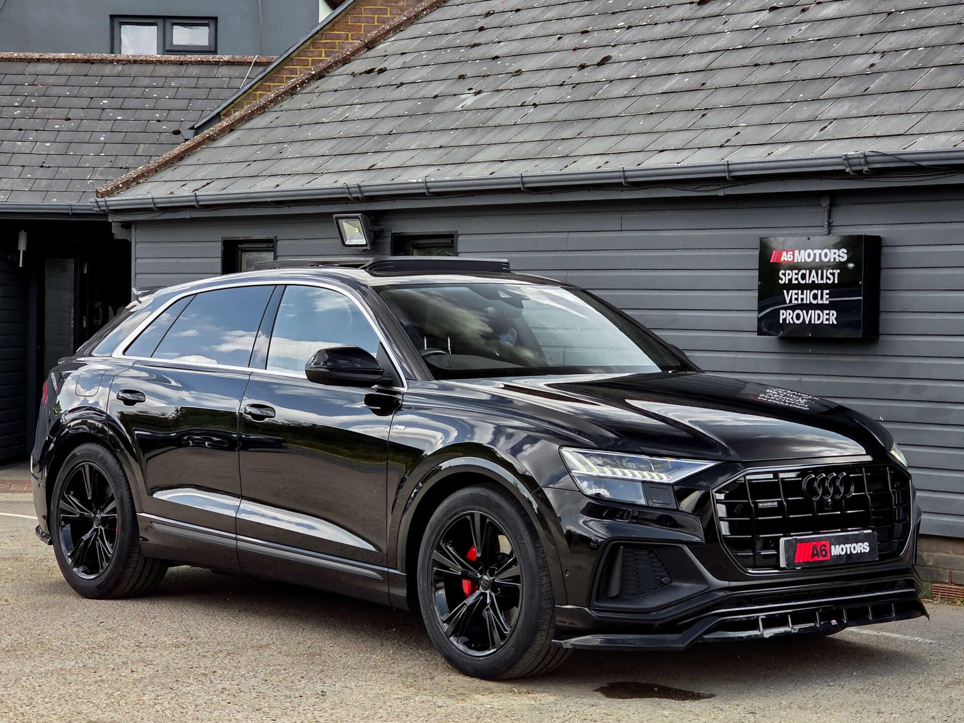 Audi Q8 view 4