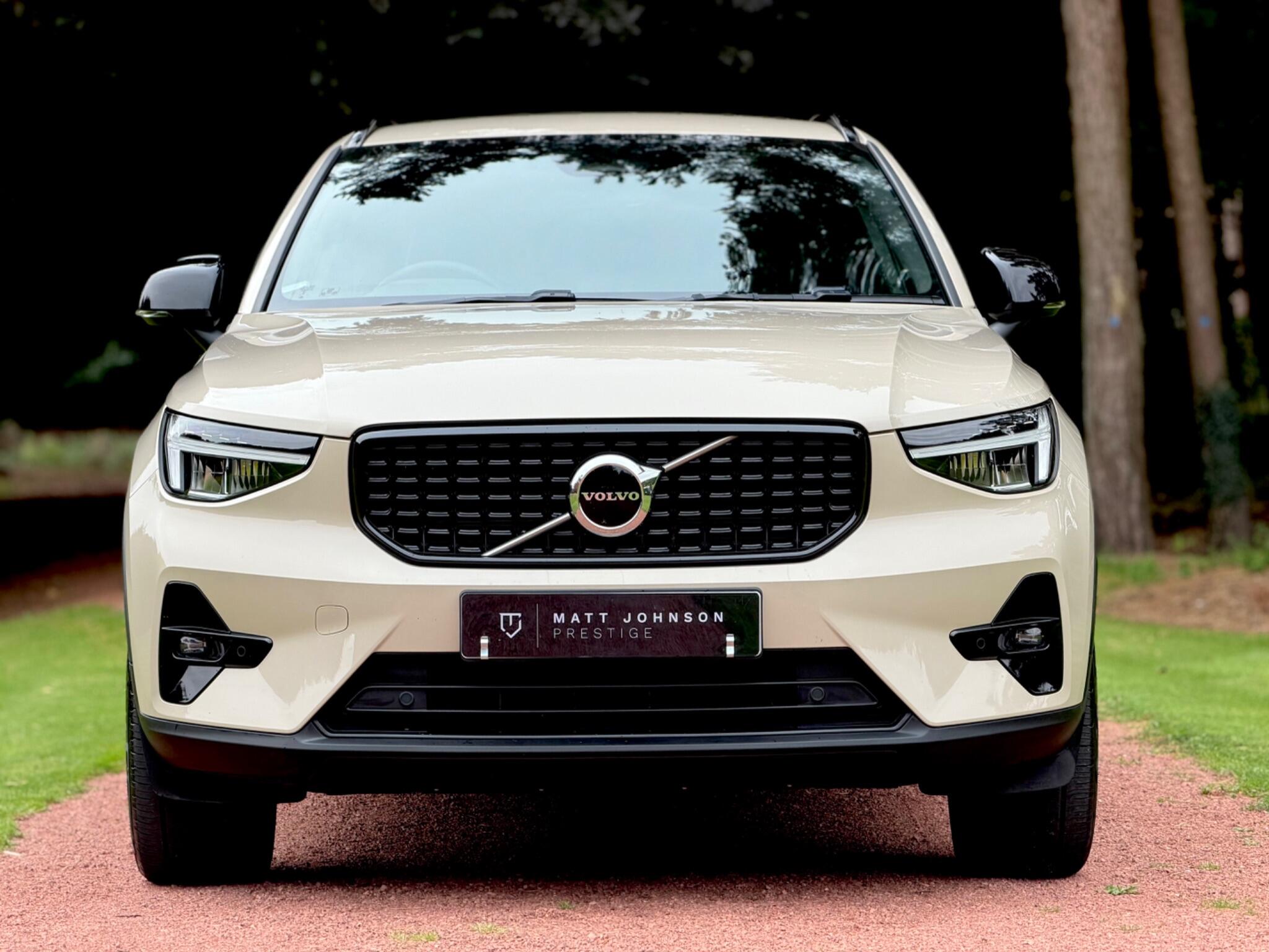 Volvo XC40 view 4