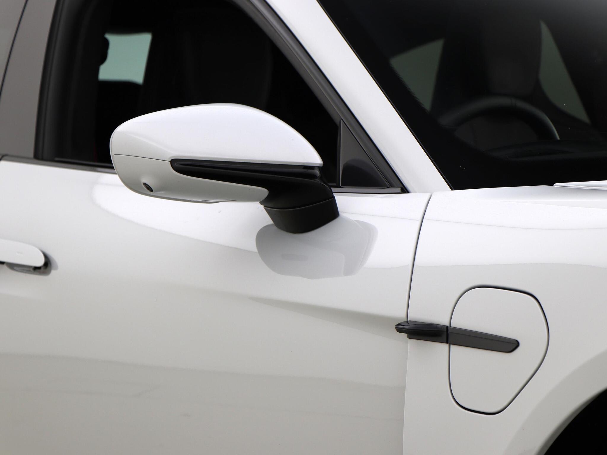 Porsche Taycan view 11