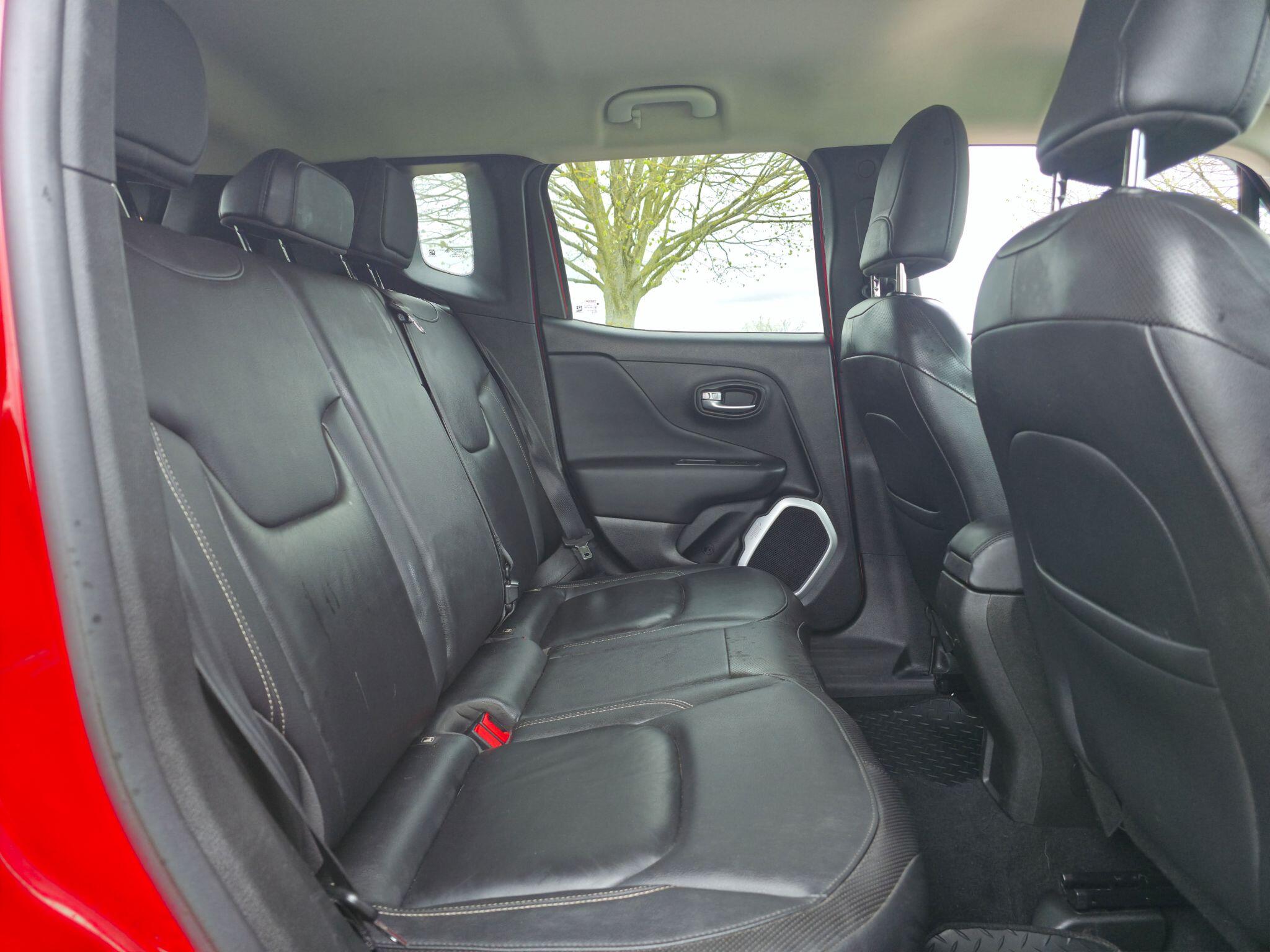 Jeep Renegade view 22
