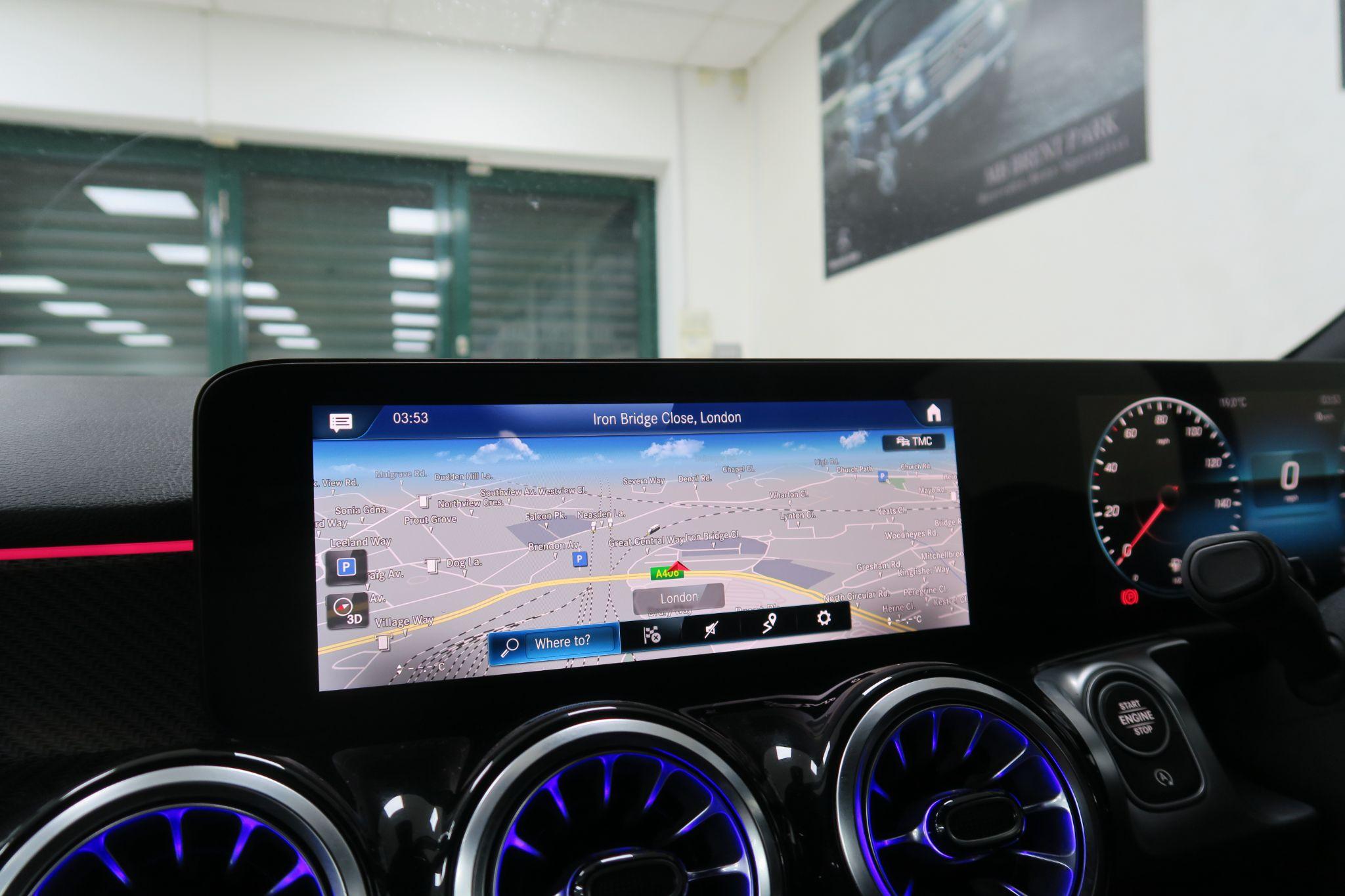 Mercedes-Benz GLB view 14