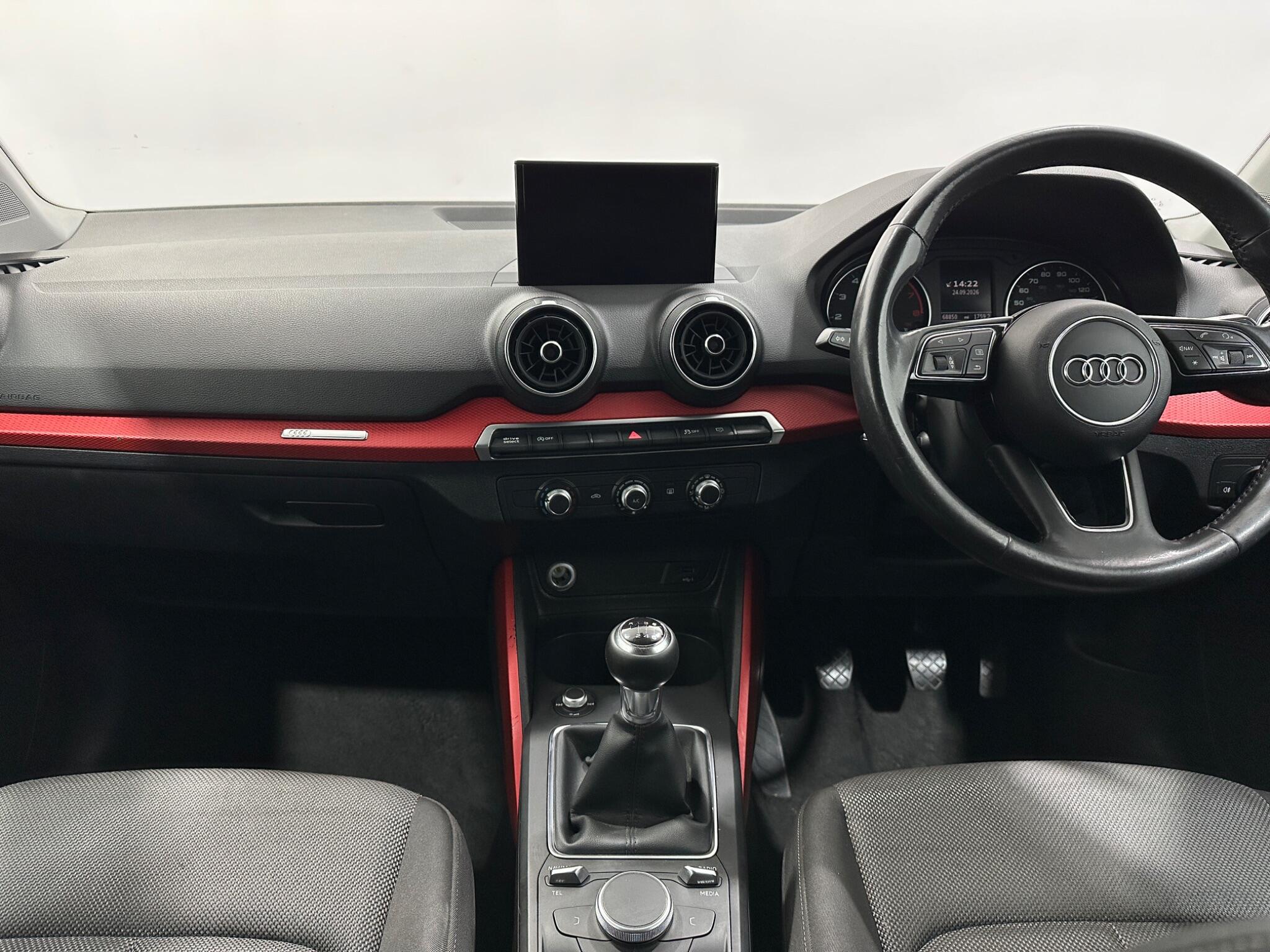 Audi Q2 view 20