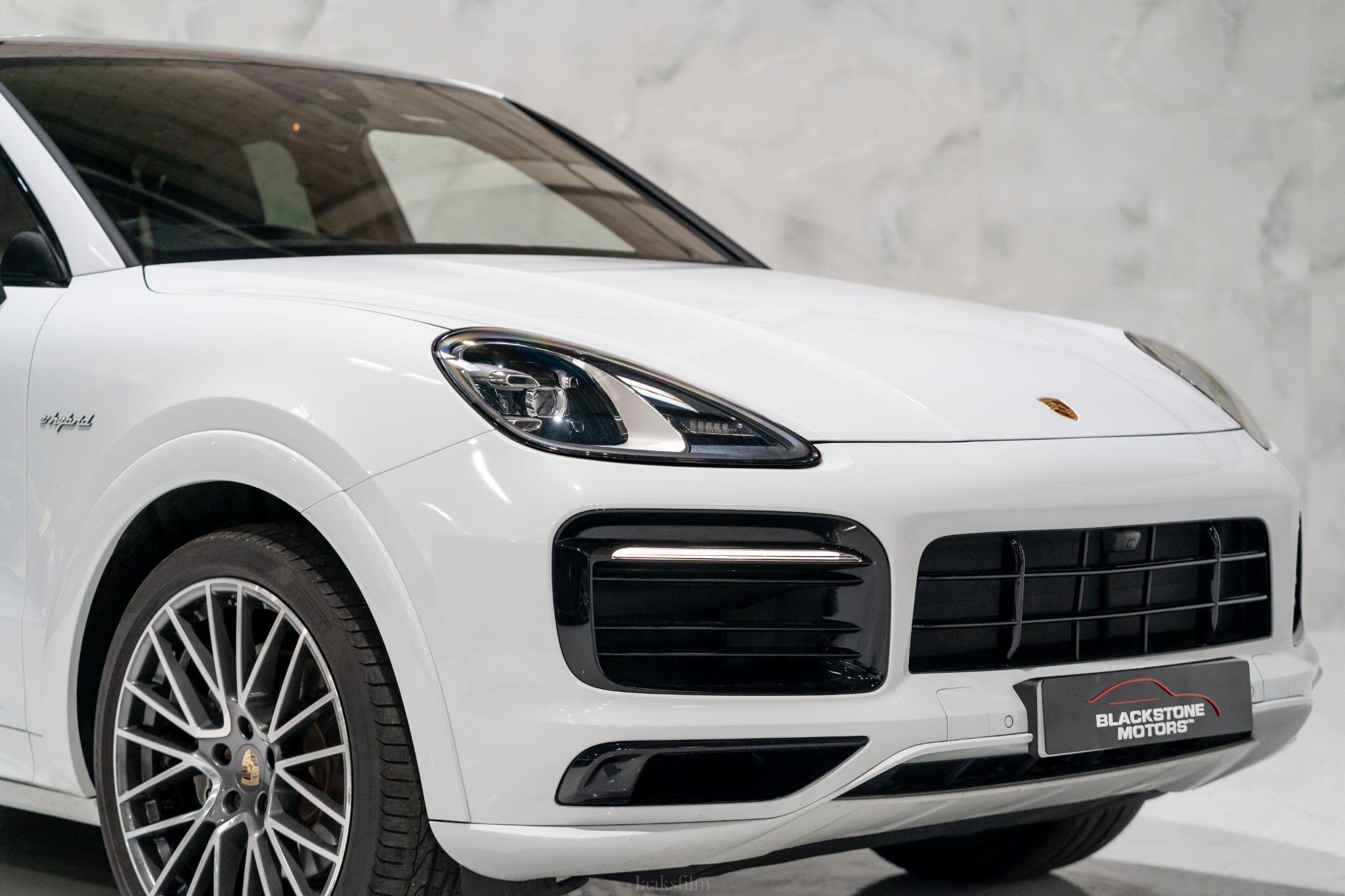 Porsche Cayenne view 40